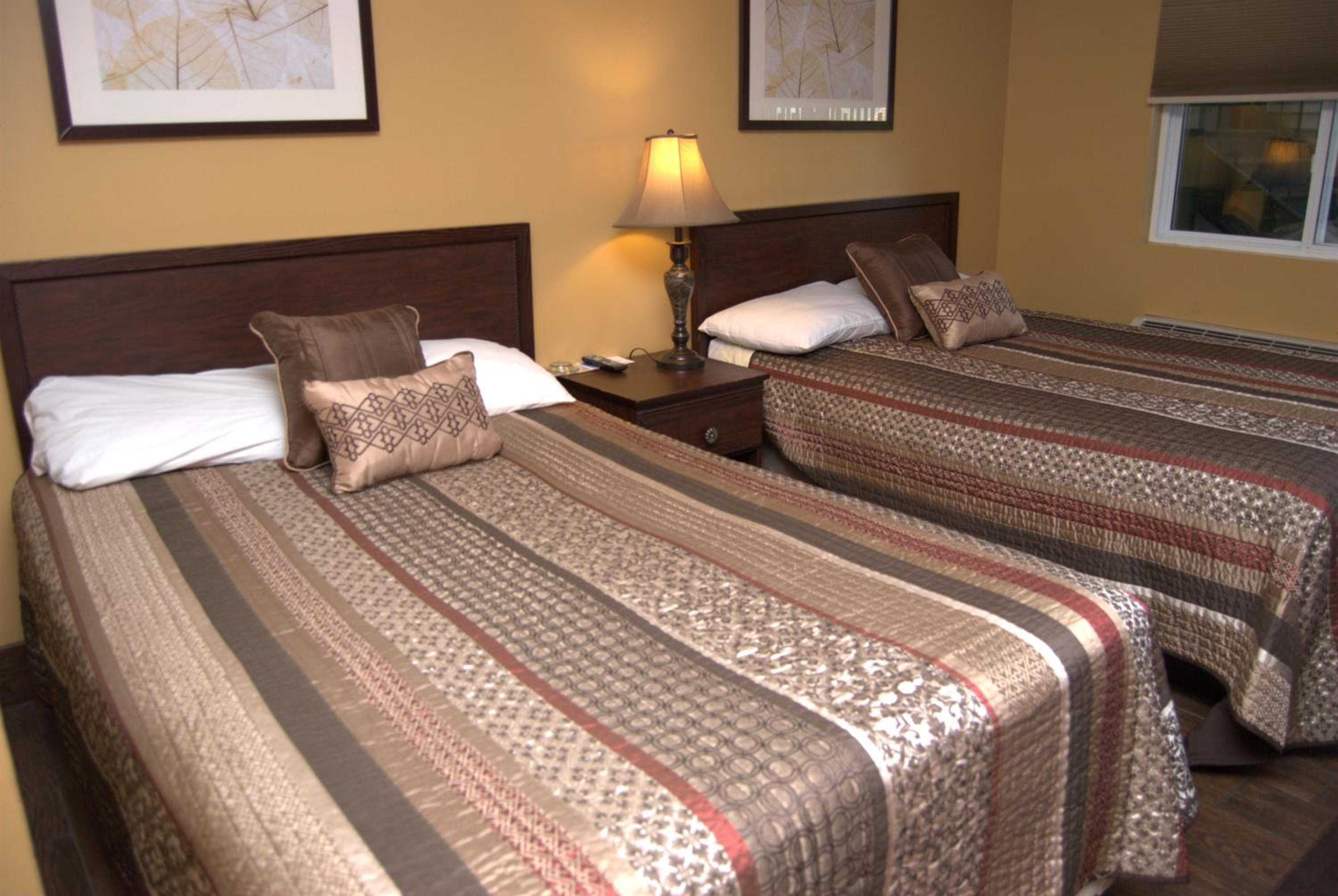 Two Double Beds with Exterior Door - Smoking photo 1