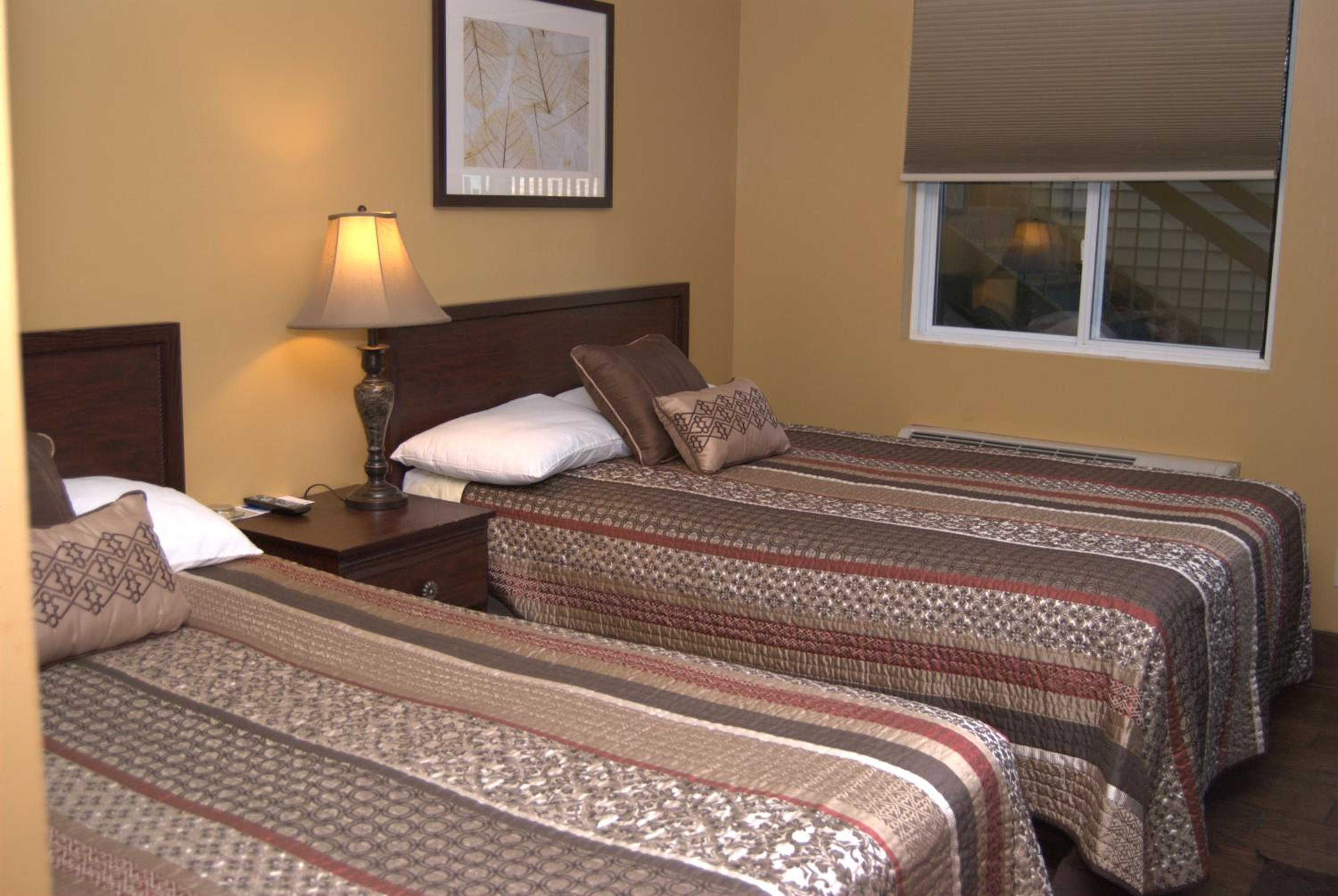 Two Double Beds with Exterior Door - Smoking photo 3