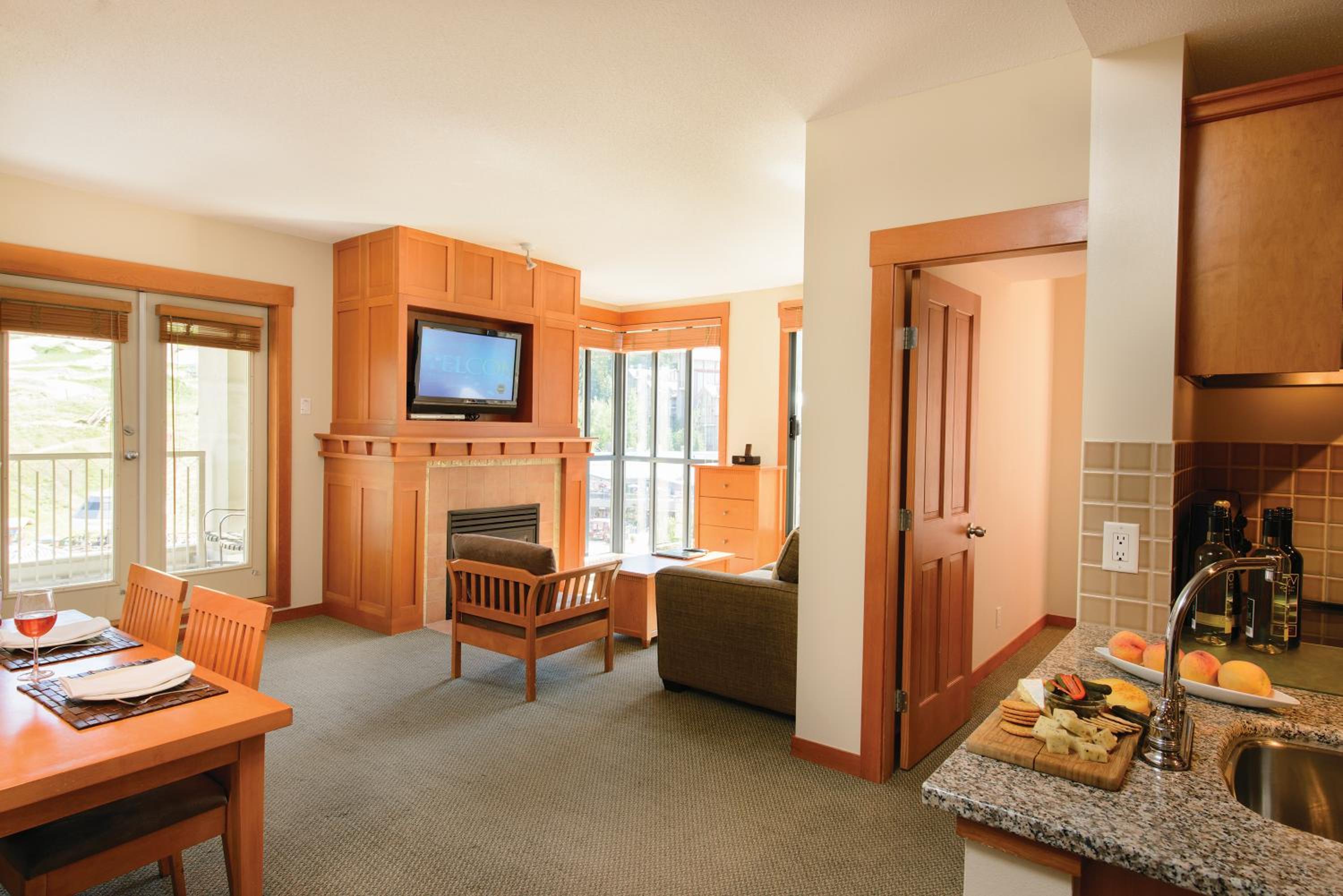 Two Bedroom Upper Floor Suite - Photo 5