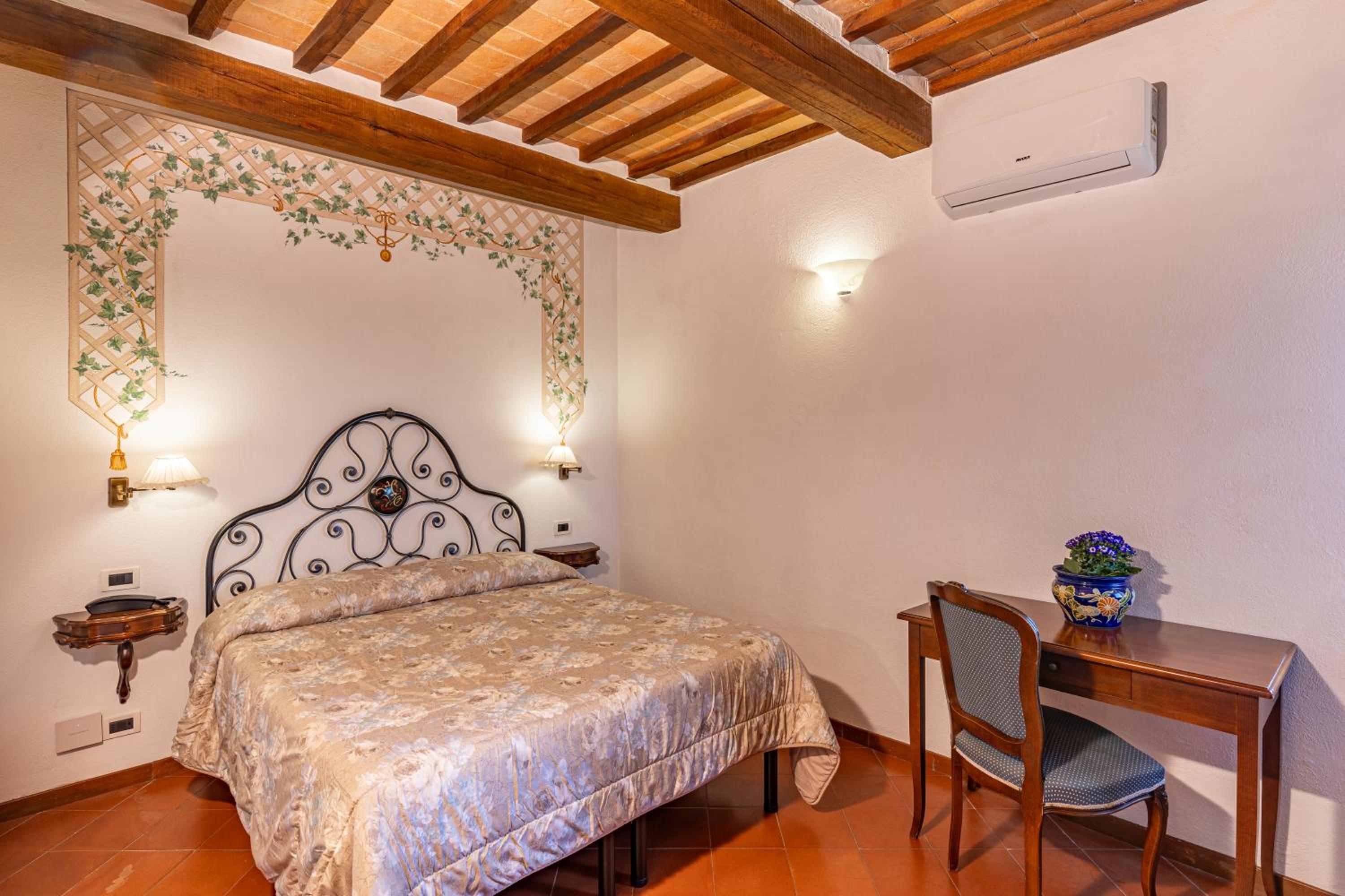 Standard Double Room - Photo 2