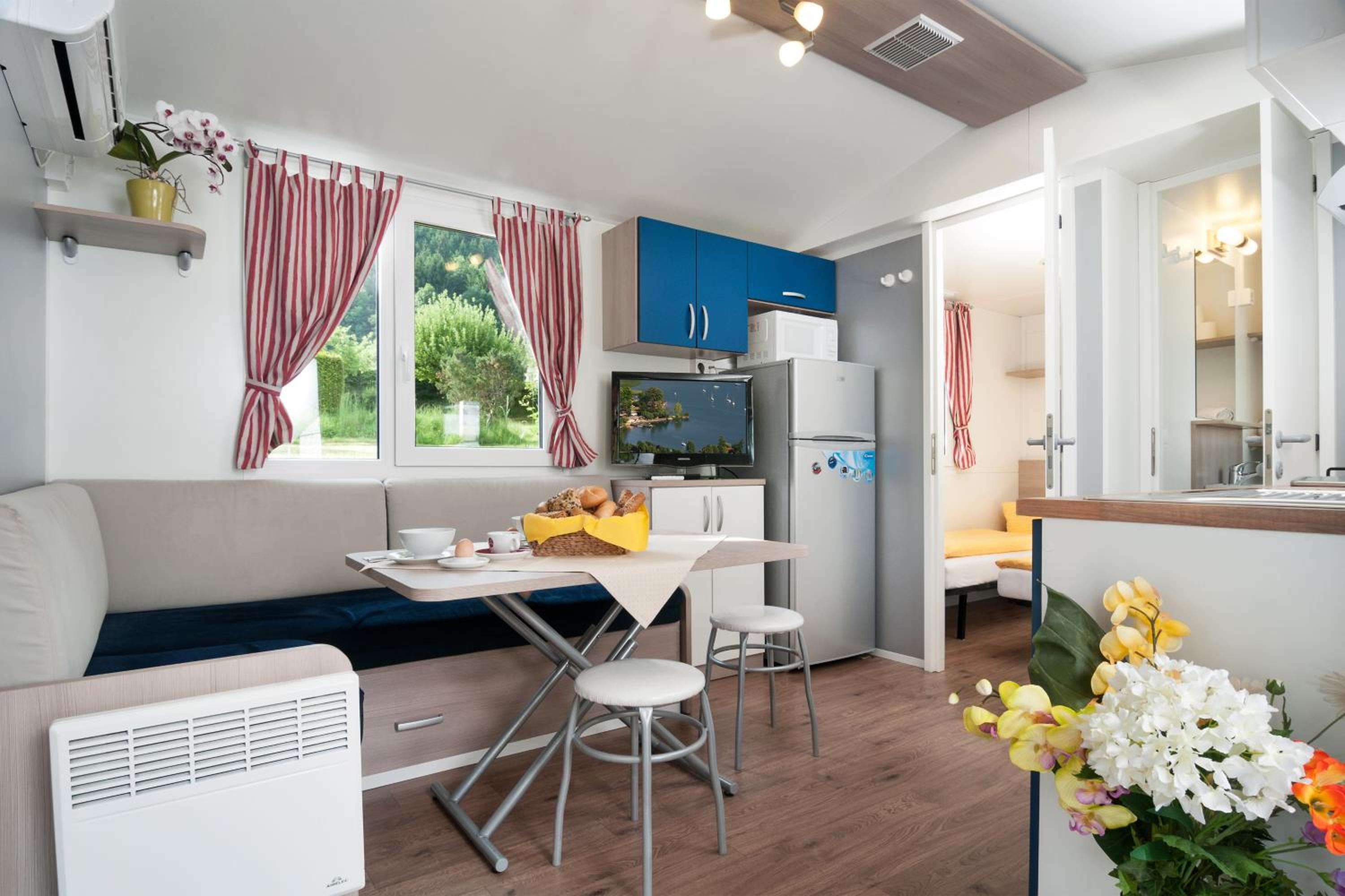 Mobile Home (4 People) photo 3
