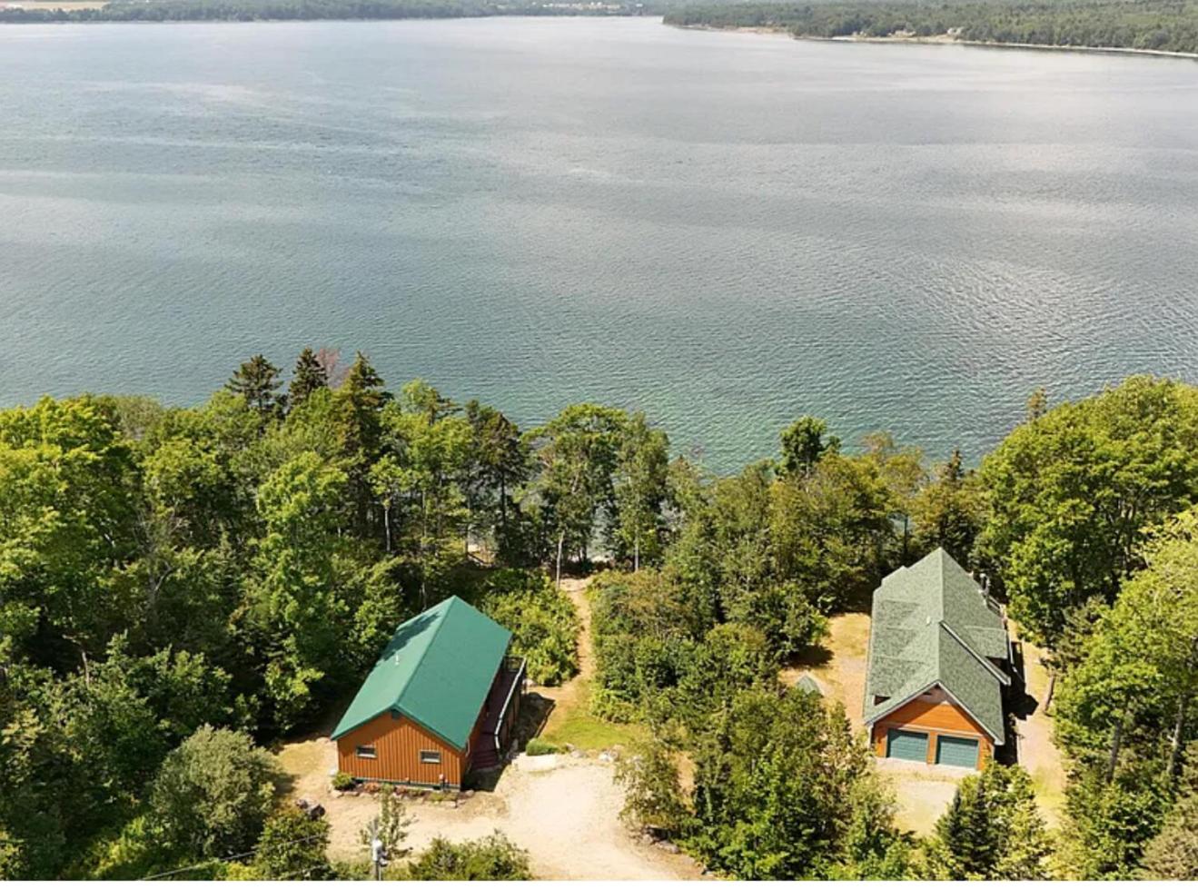Bungalow - Water Front 