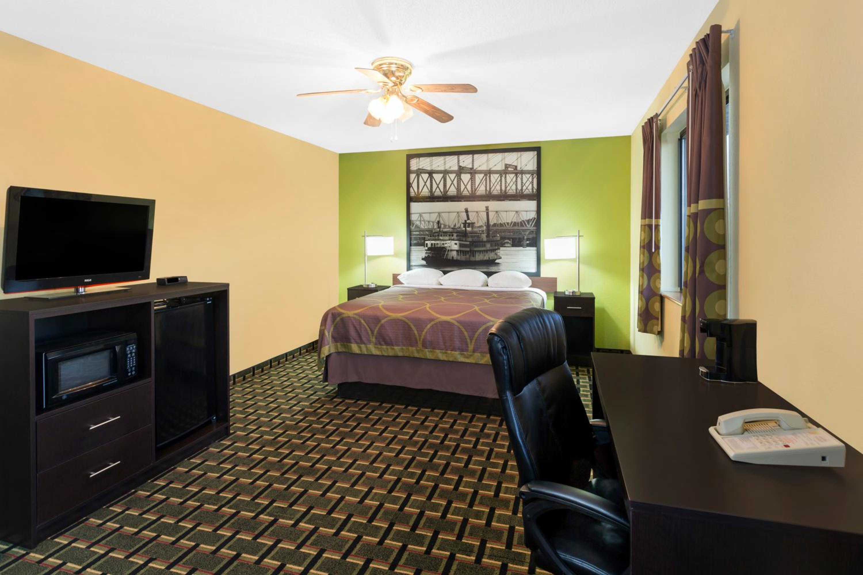 King Studio Suite - Non-Smoking - Photo 3