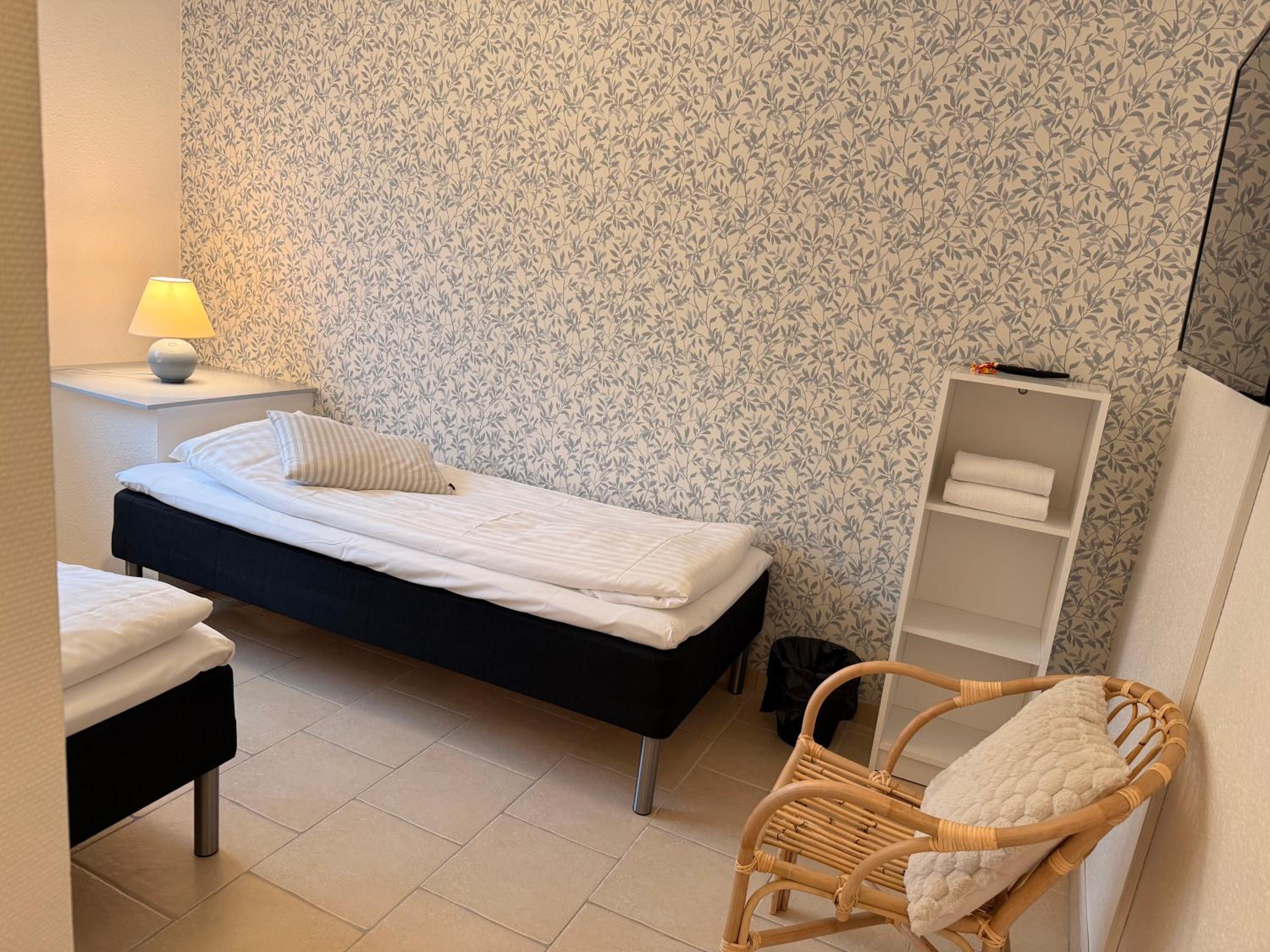 Twin Room with Bathroom photo 2