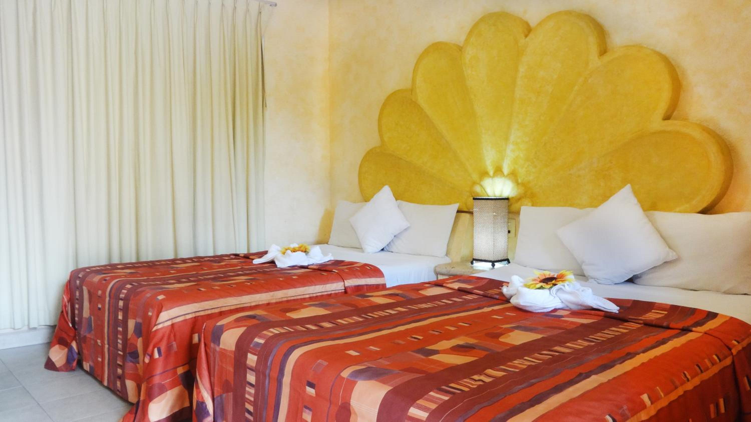Double Room with Two Double Beds - Photo 1