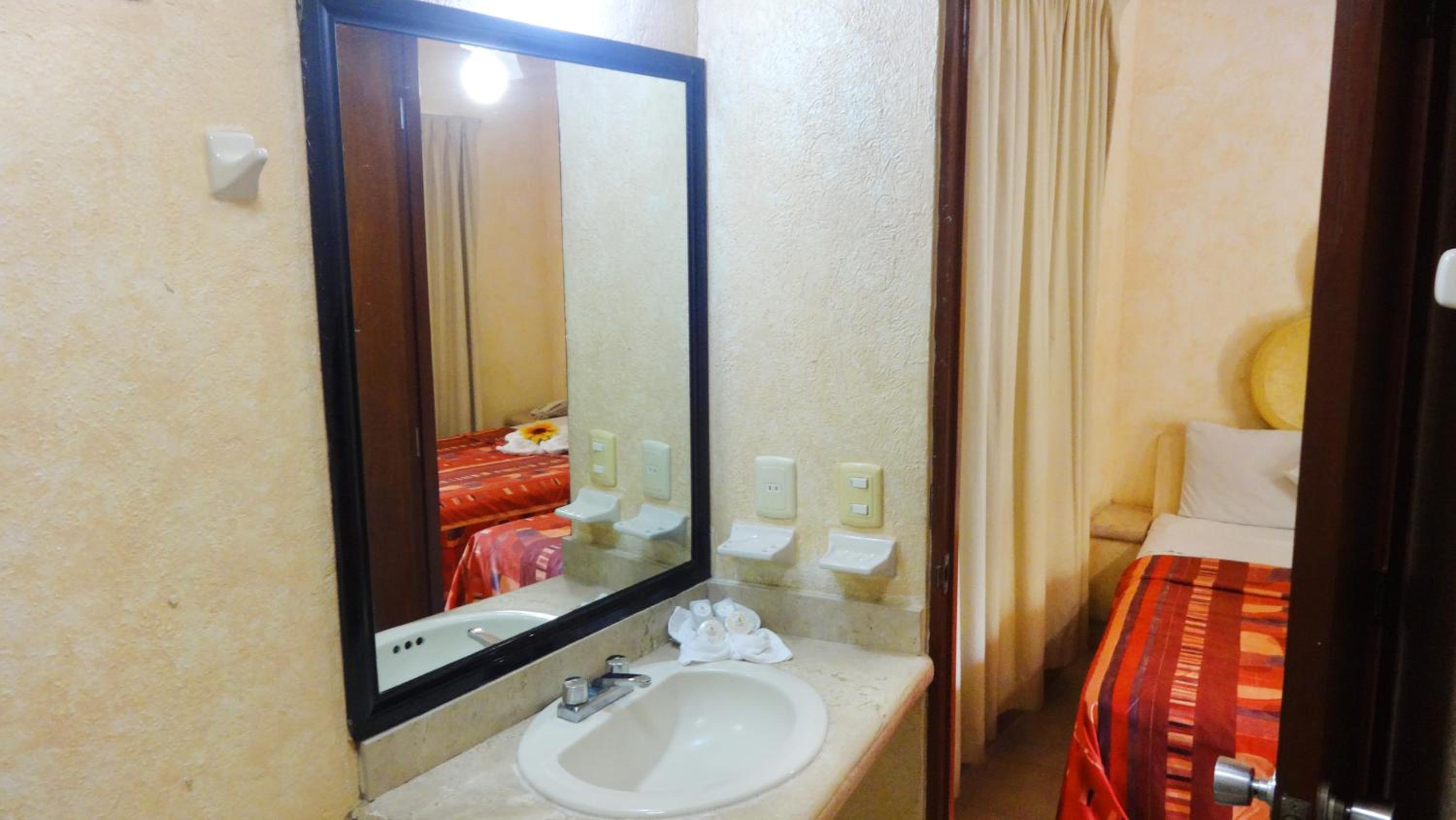 Double Room with Two Double Beds - Photo 5