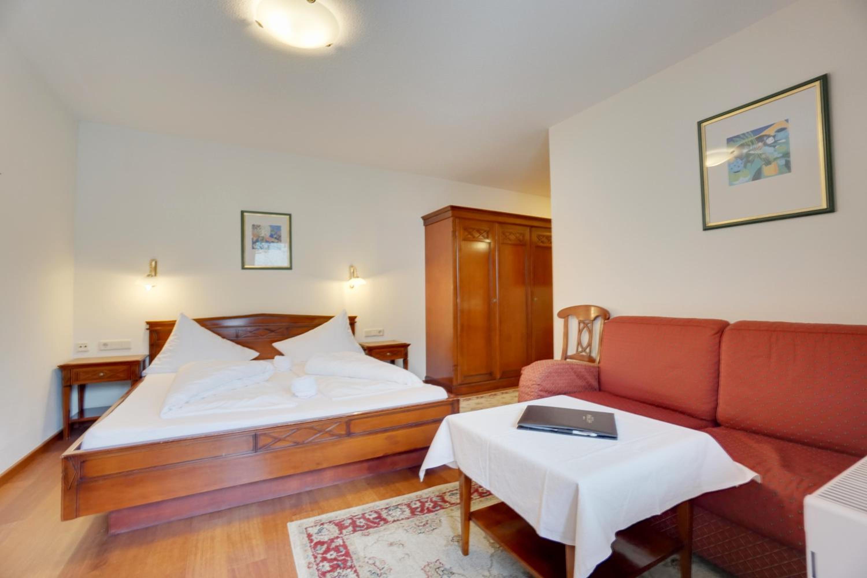 Two-Bedroom Apartment with Terrace photo 3