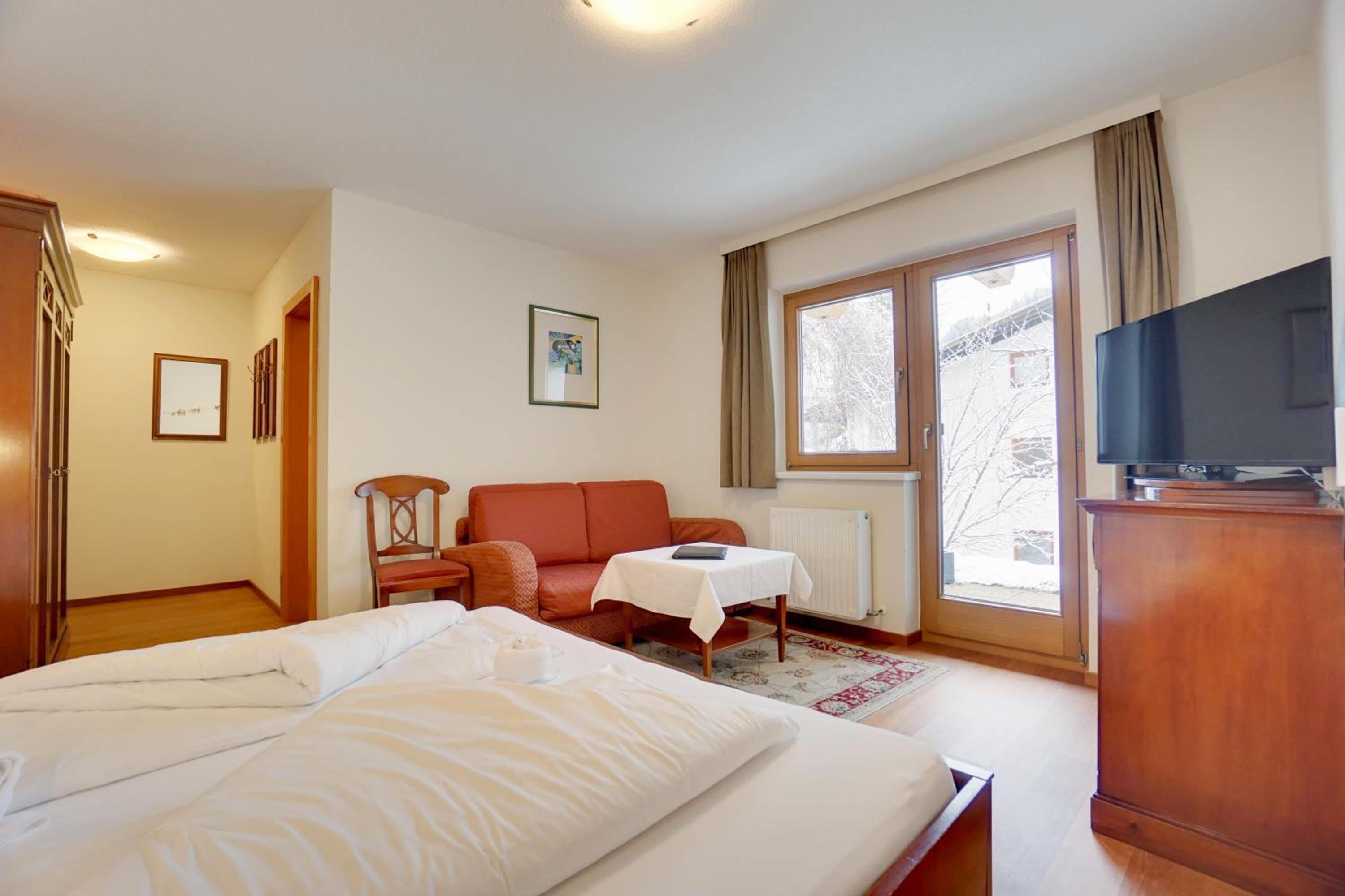 Two-Bedroom Apartment with Terrace photo 2