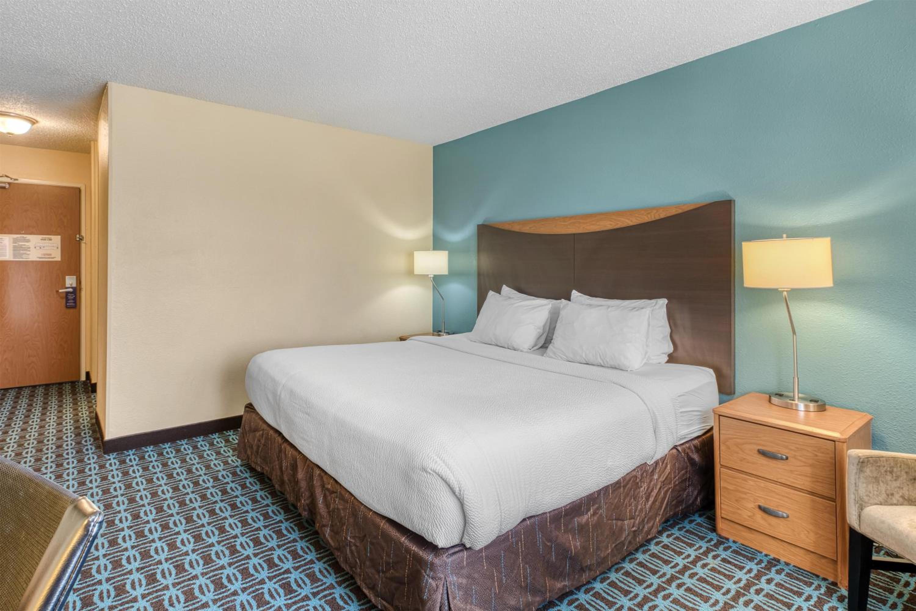 King Room - Non-Smoking - Photo 1