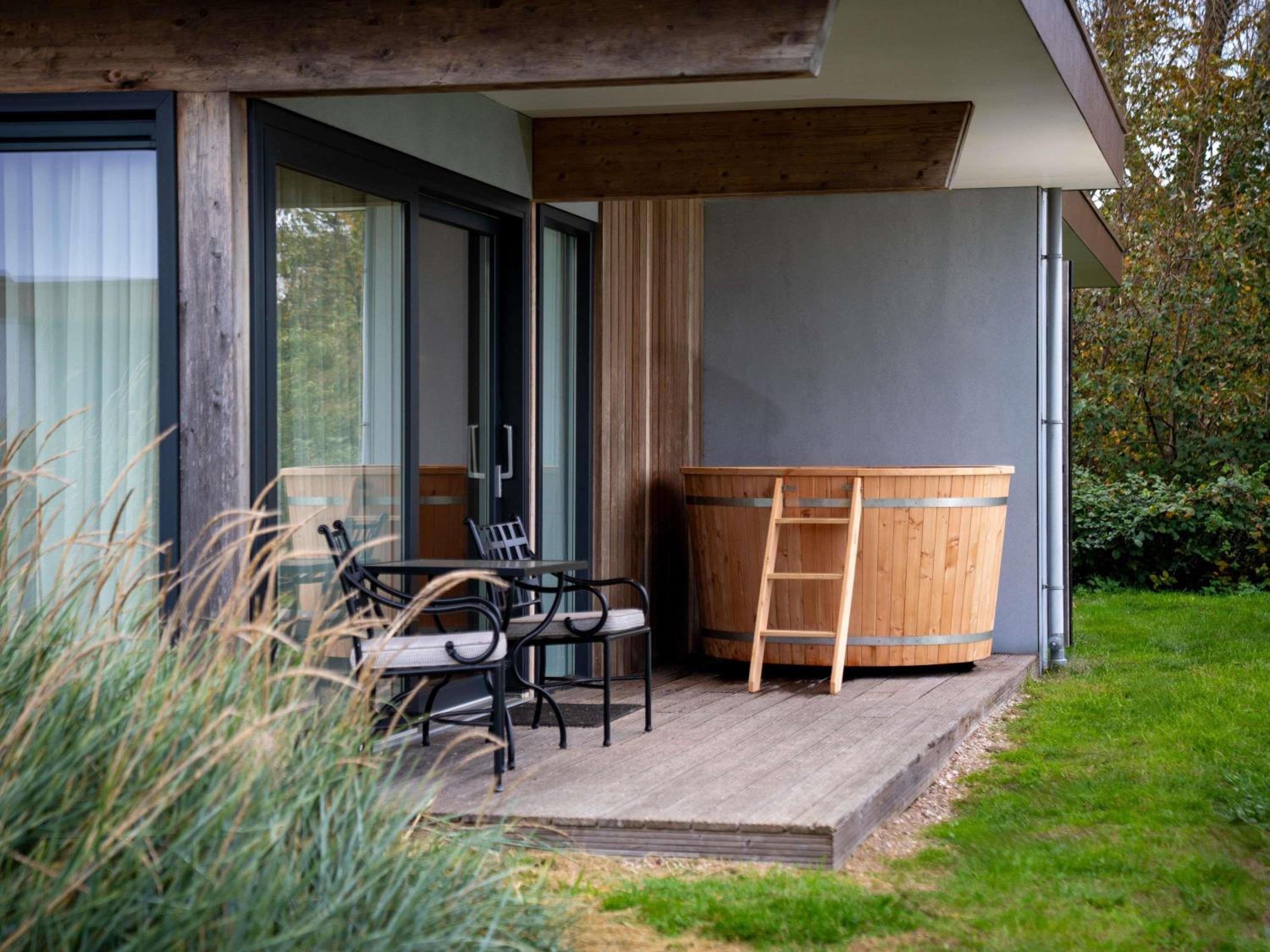 Deluxe Suite with Garden View photo 2
