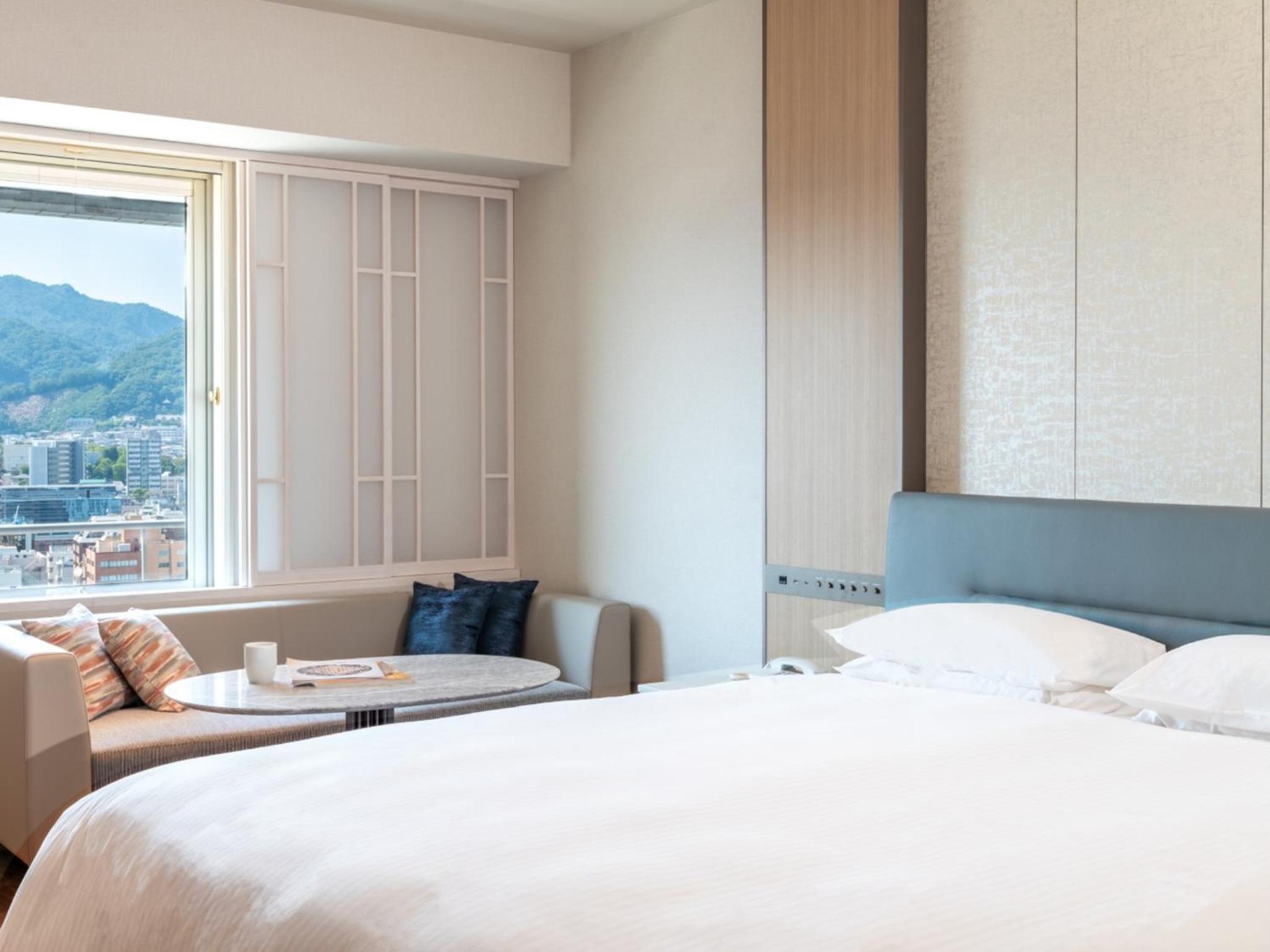 Club King Room with Concierge Lounge Access - Photo 2