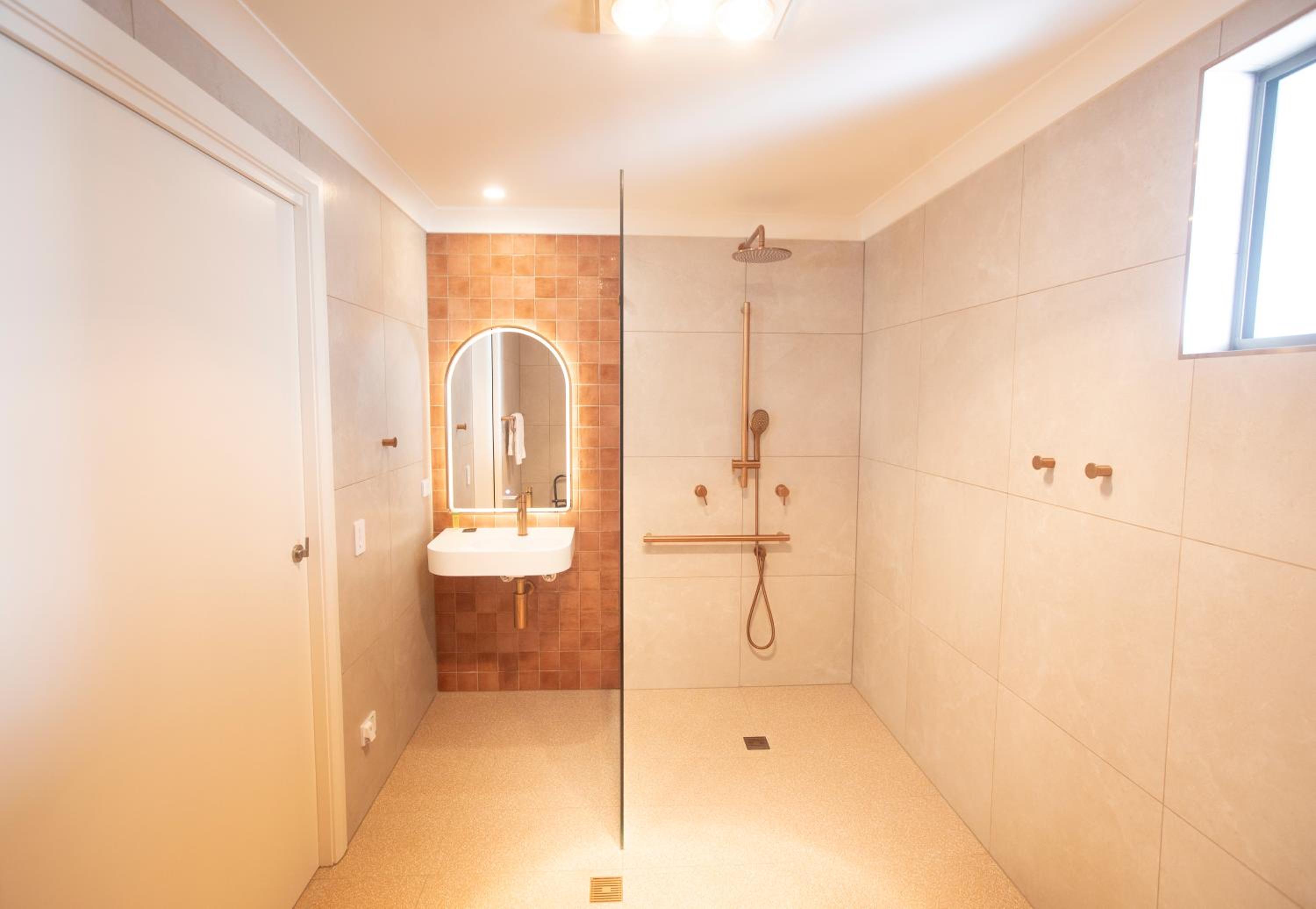 Queen Room - Mobility/Hearing Accessible - Non-Smoking photo 3