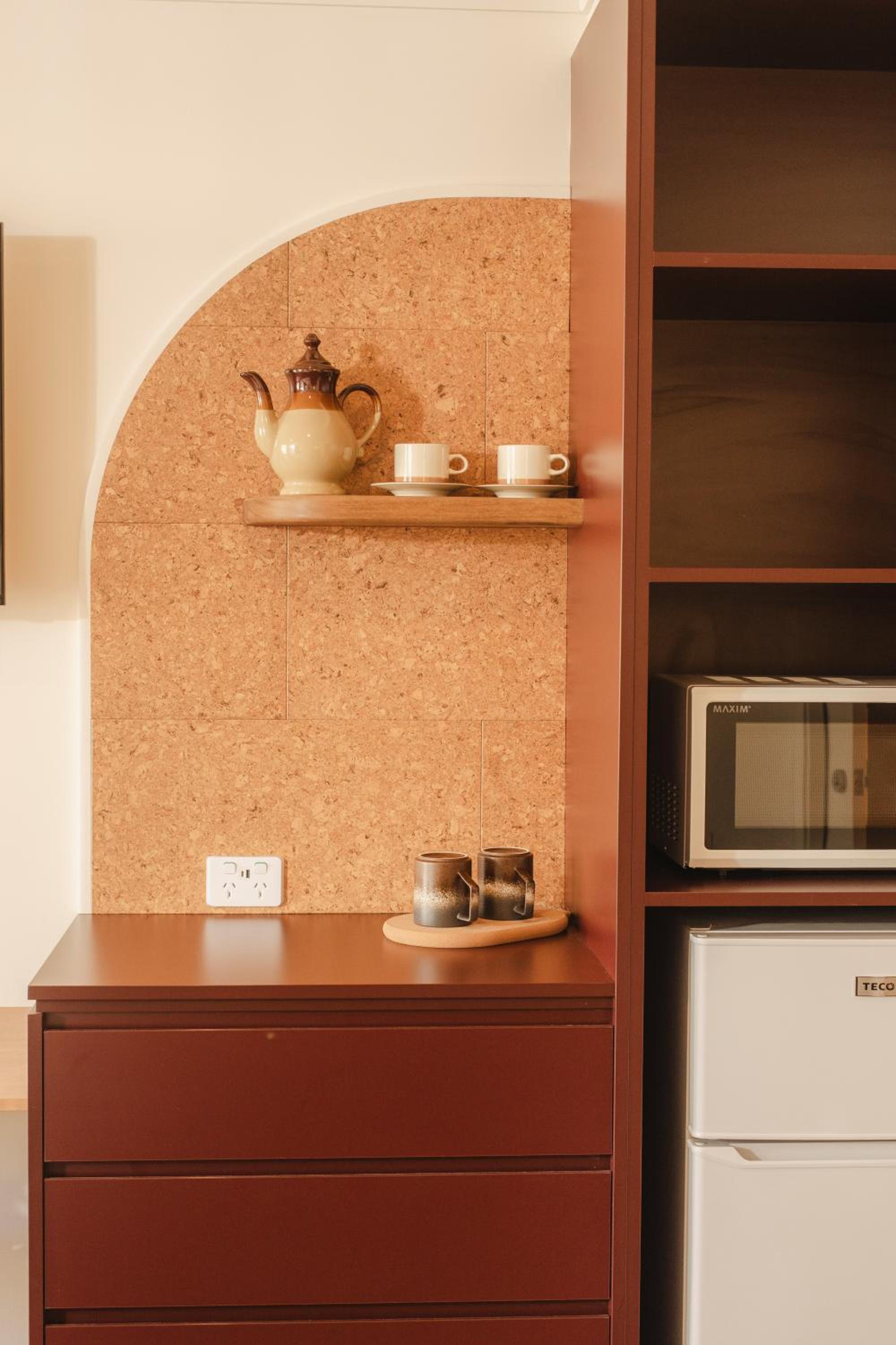 Queen Room - Mobility/Hearing Accessible - Non-Smoking photo 2