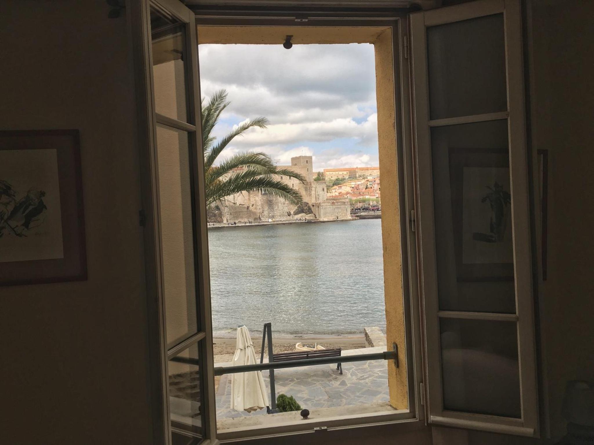 Apartment with Sea View photo 2