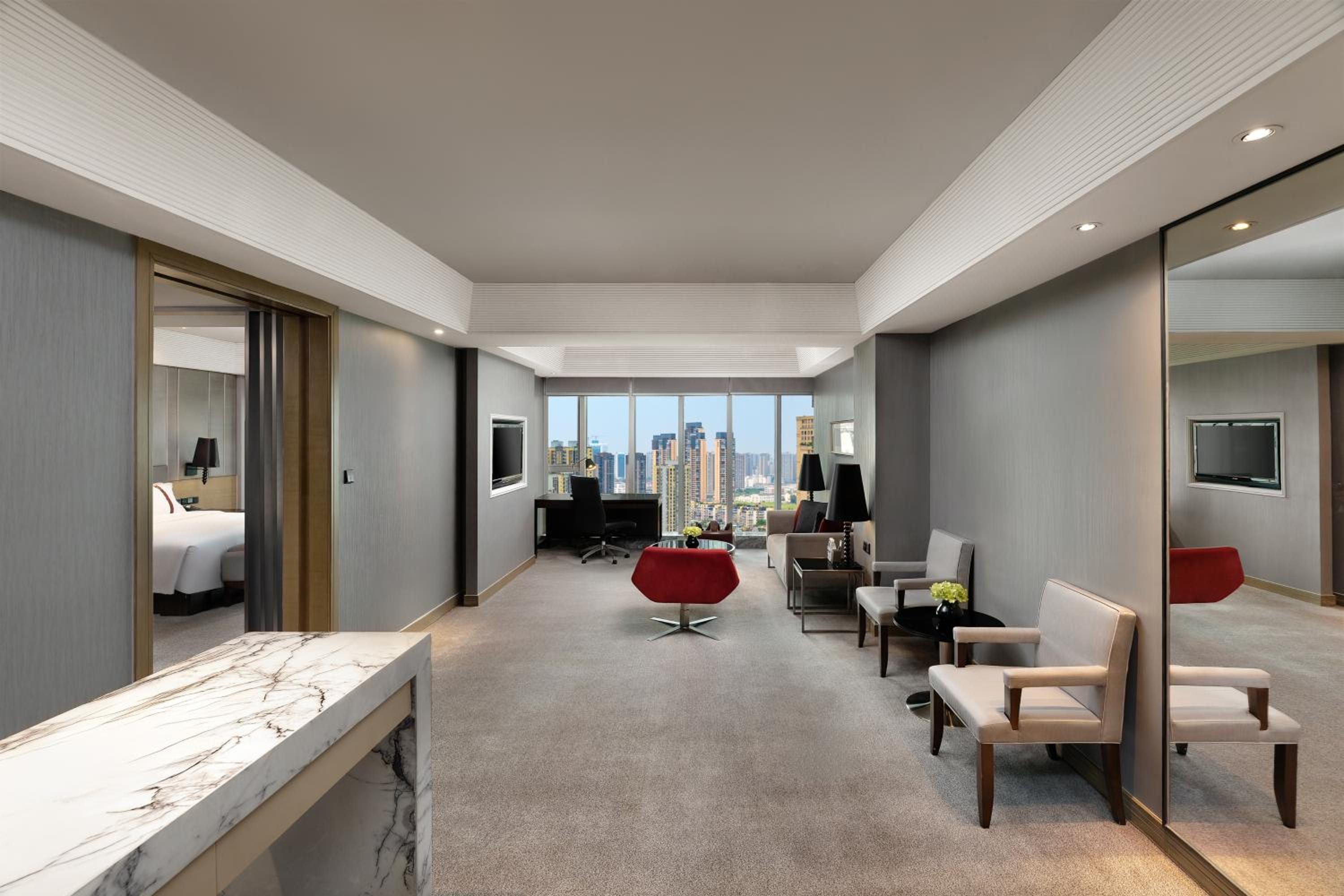 Deluxe Family Suite