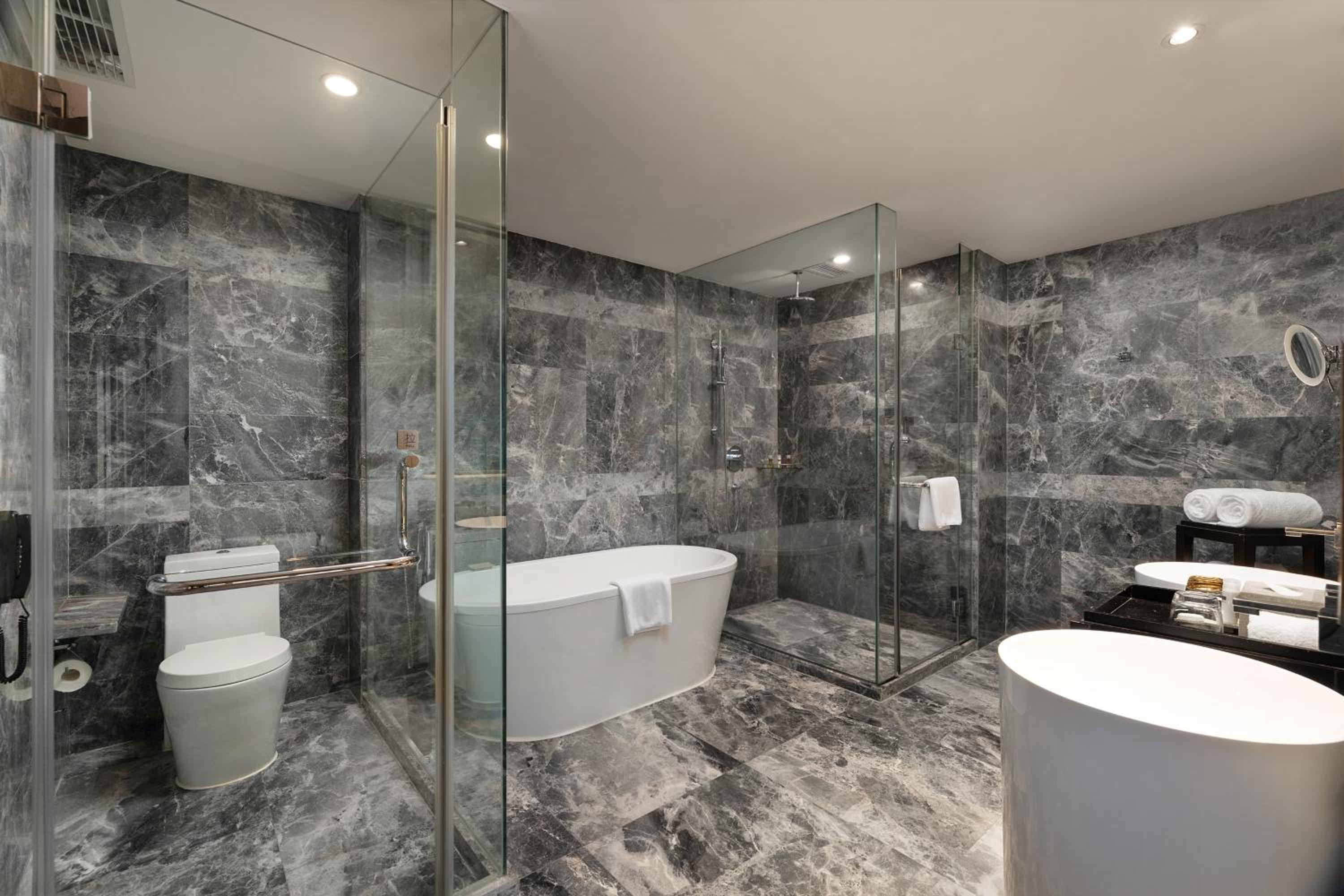 Deluxe Family Suite