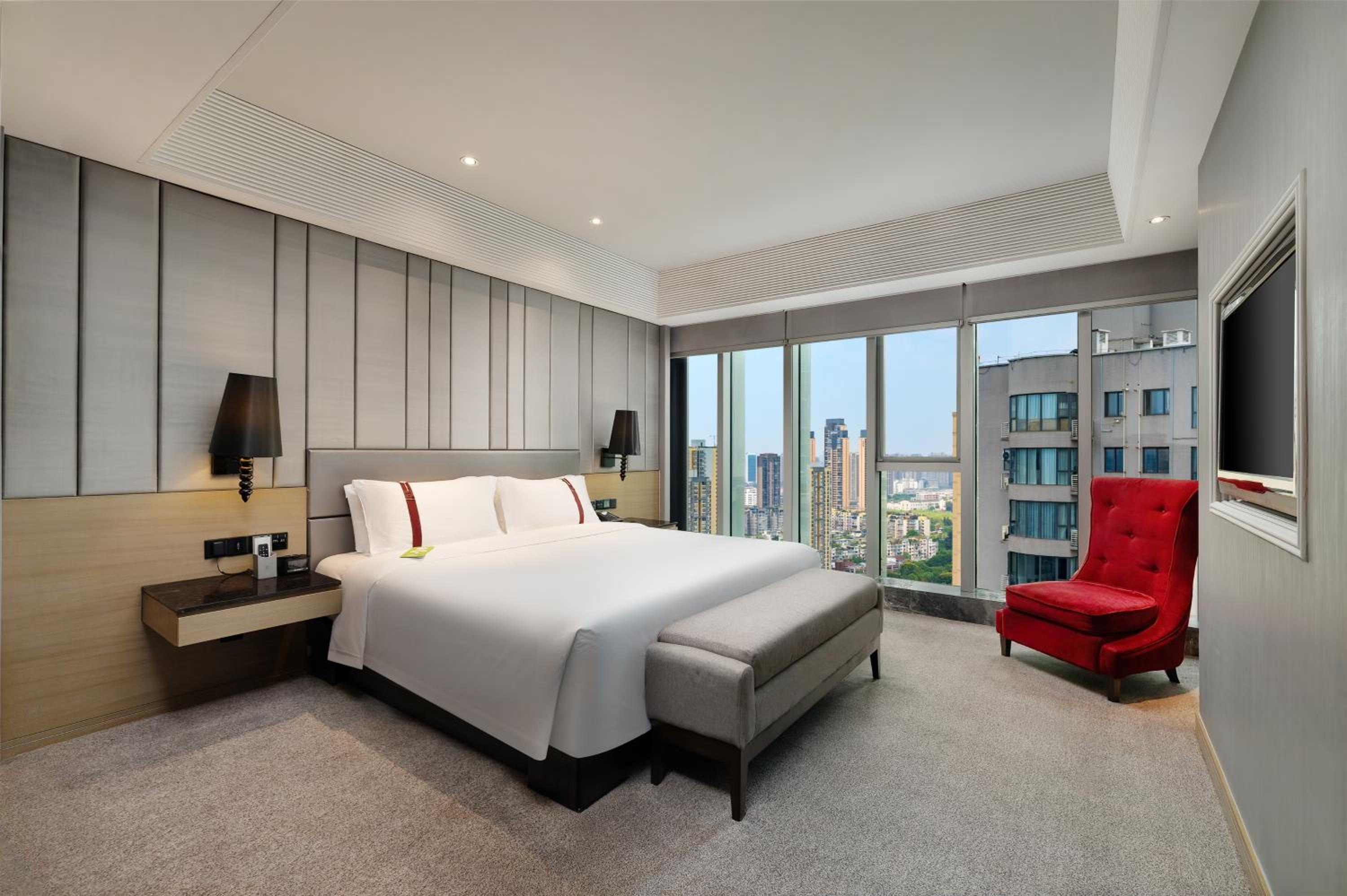 Deluxe Family Suite