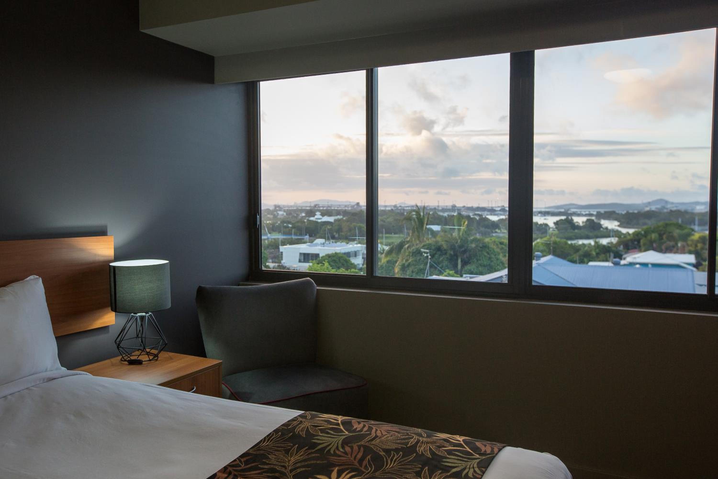 Queen Room with Harbor View - Photo 6