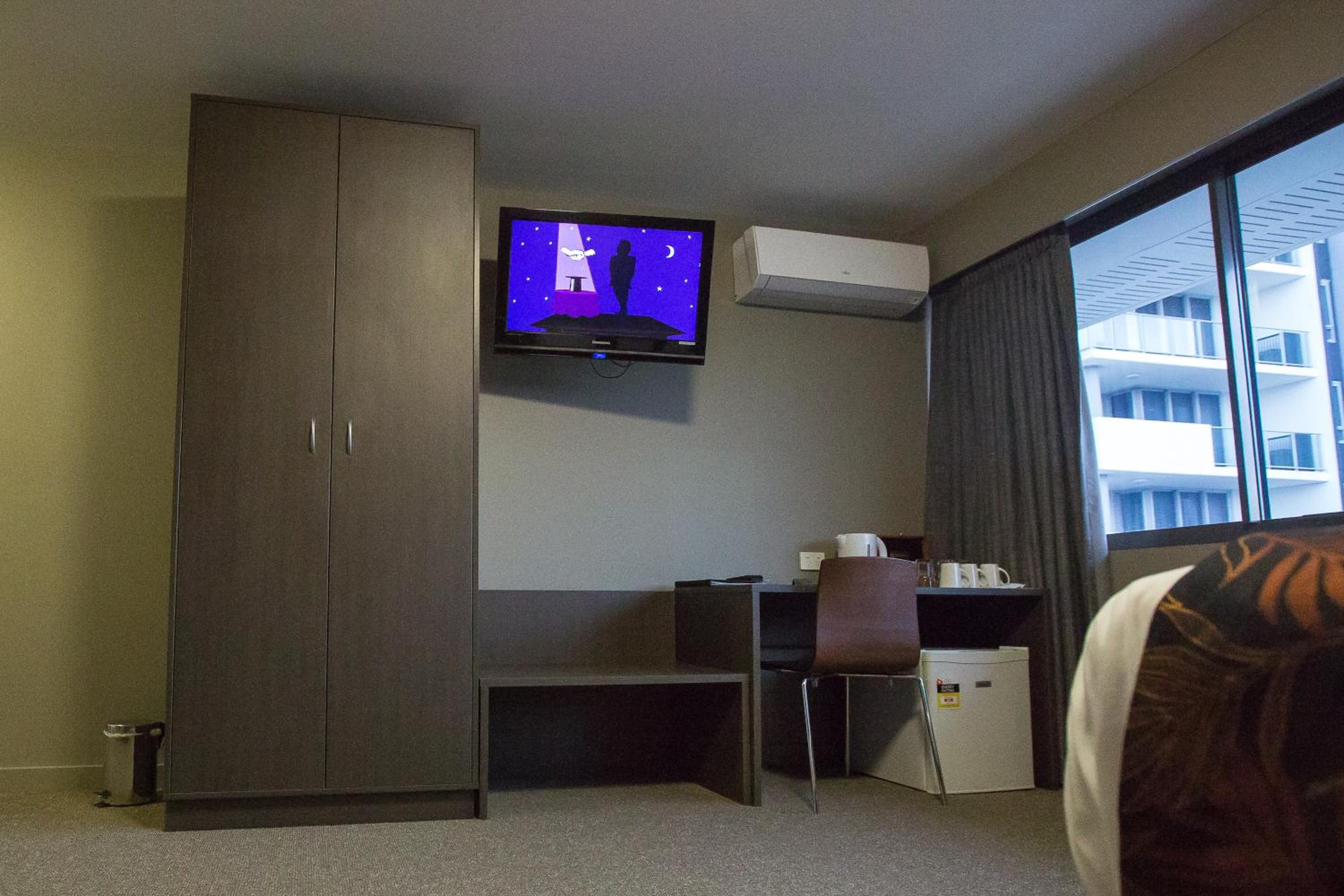 Queen Room with Harbor View - Photo 4