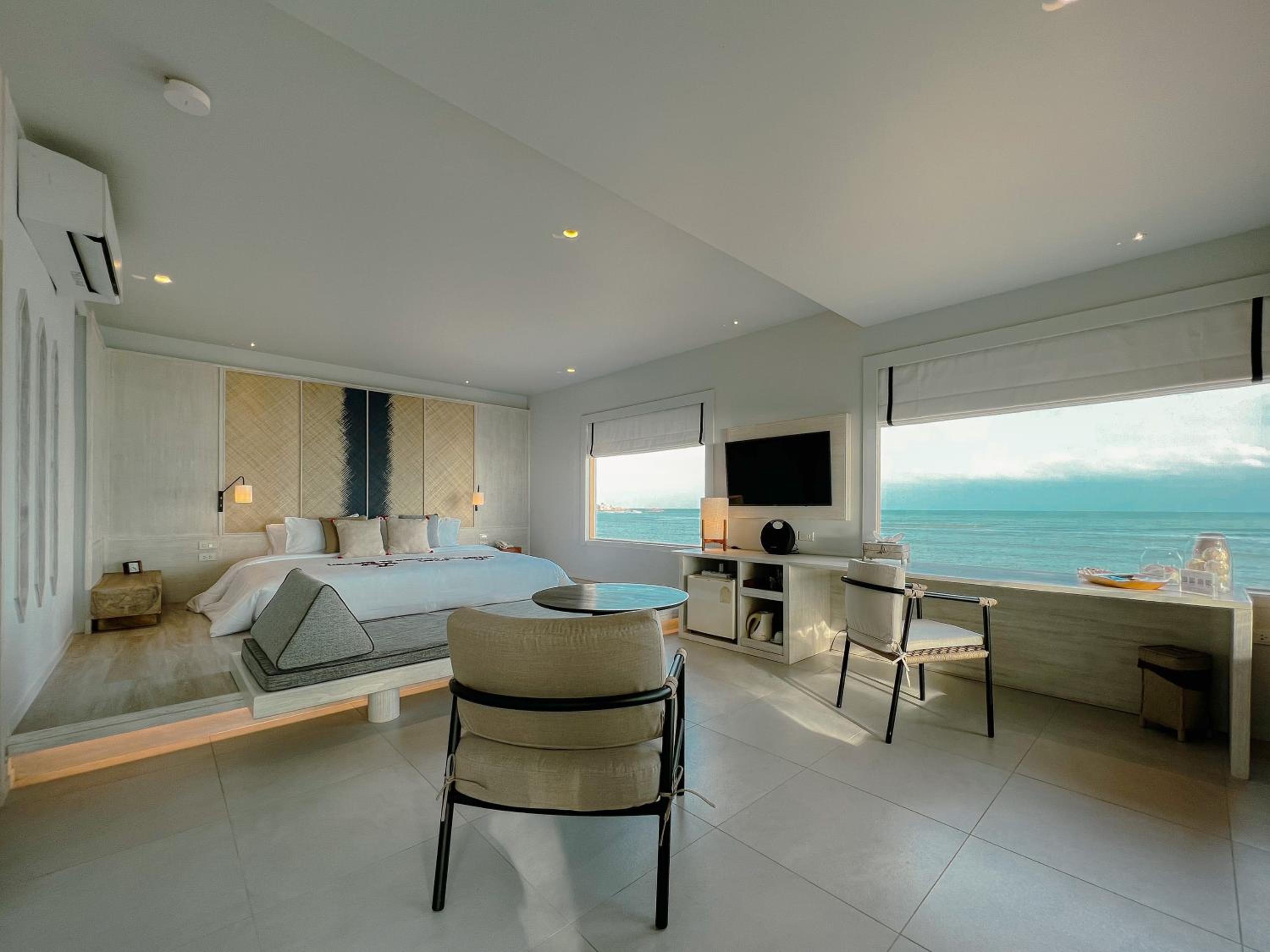 Exclusive Beachfront with Plunge Pool photo 2
