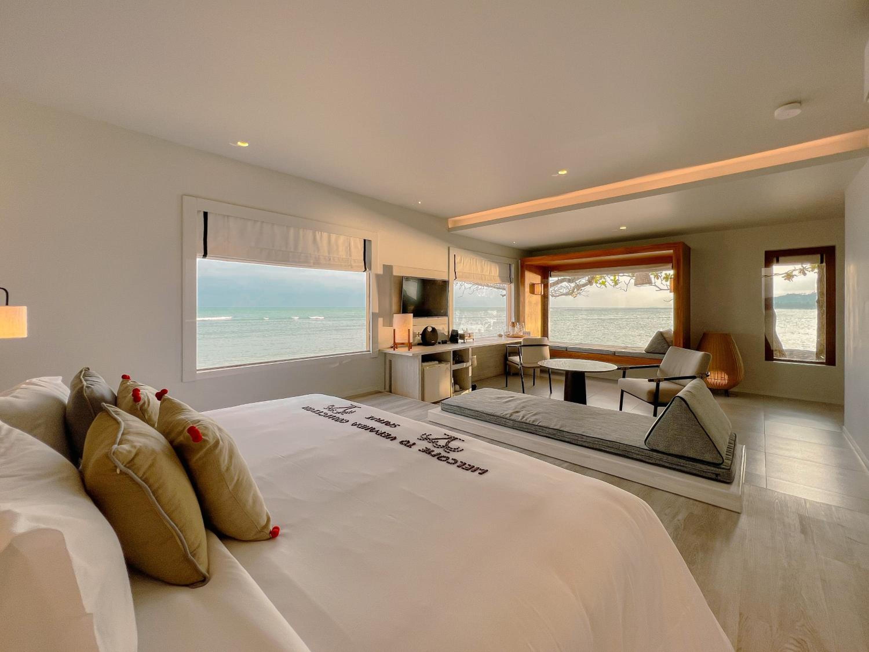 Exclusive Beachfront with Plunge Pool photo 3