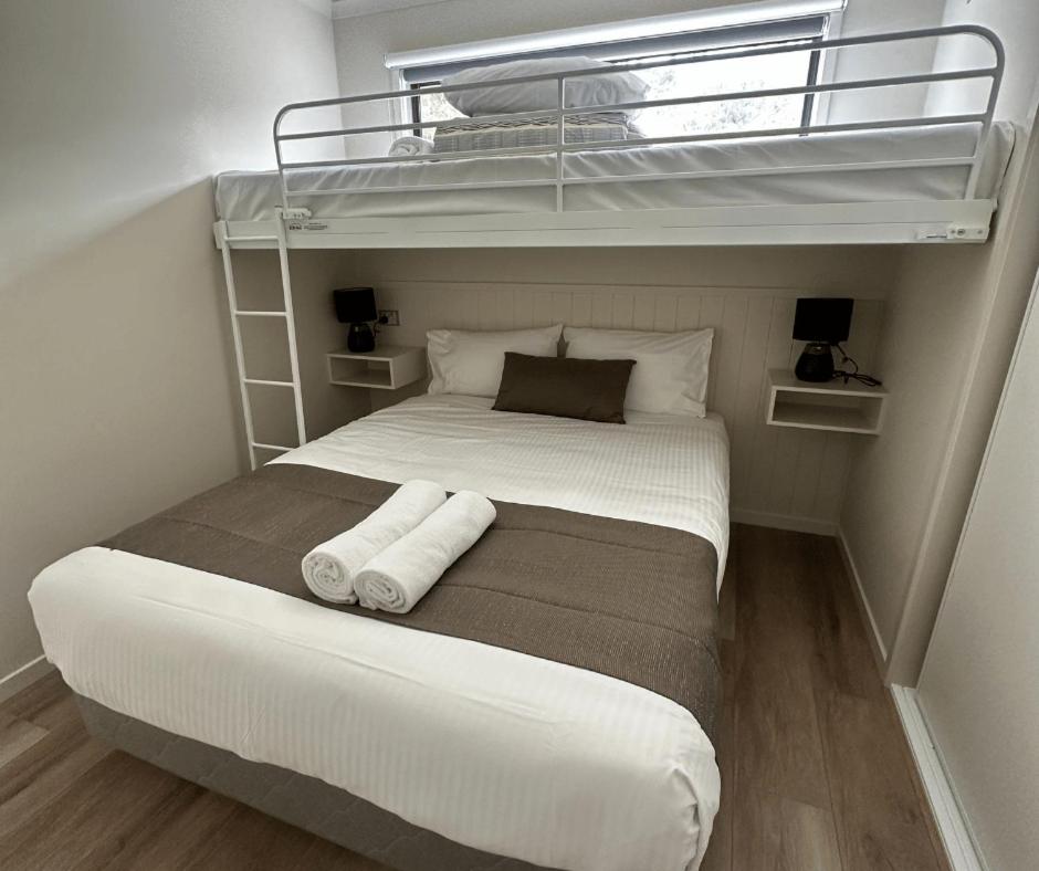 Three-Bedroom Accessible Beach House with Ocean View photo 2