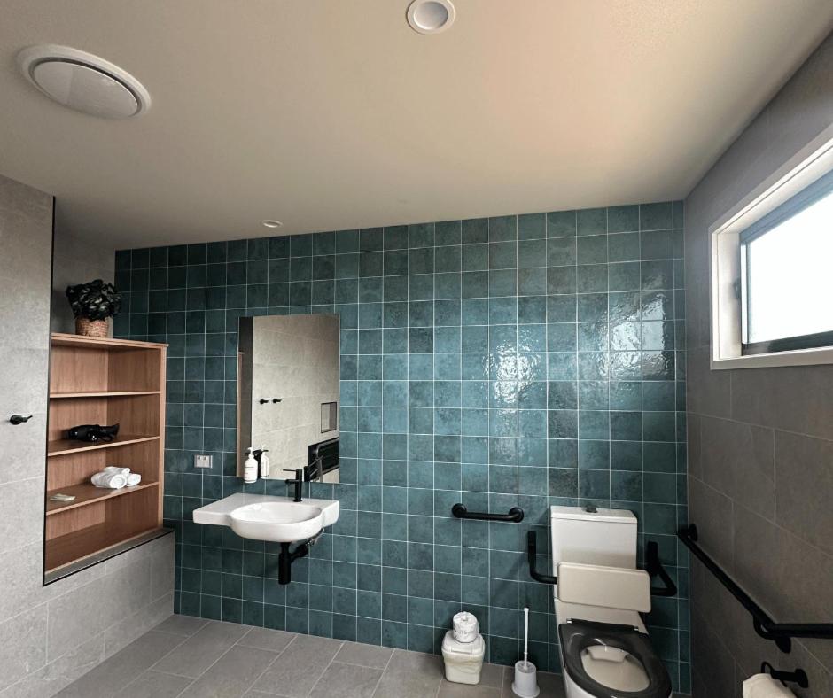 Three-Bedroom Accessible Beach House with Ocean View photo 3