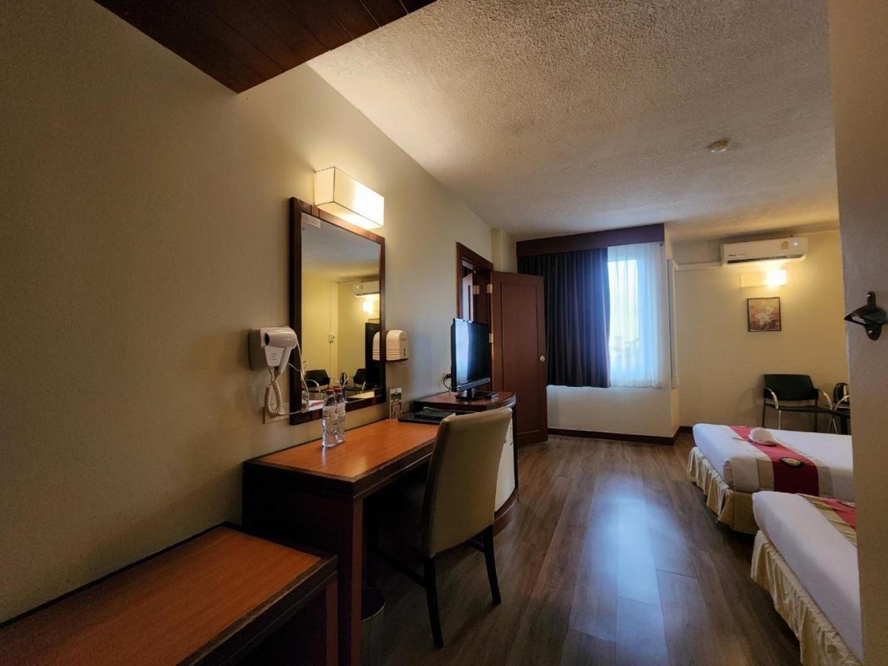 Standard Twin Room - Photo 4