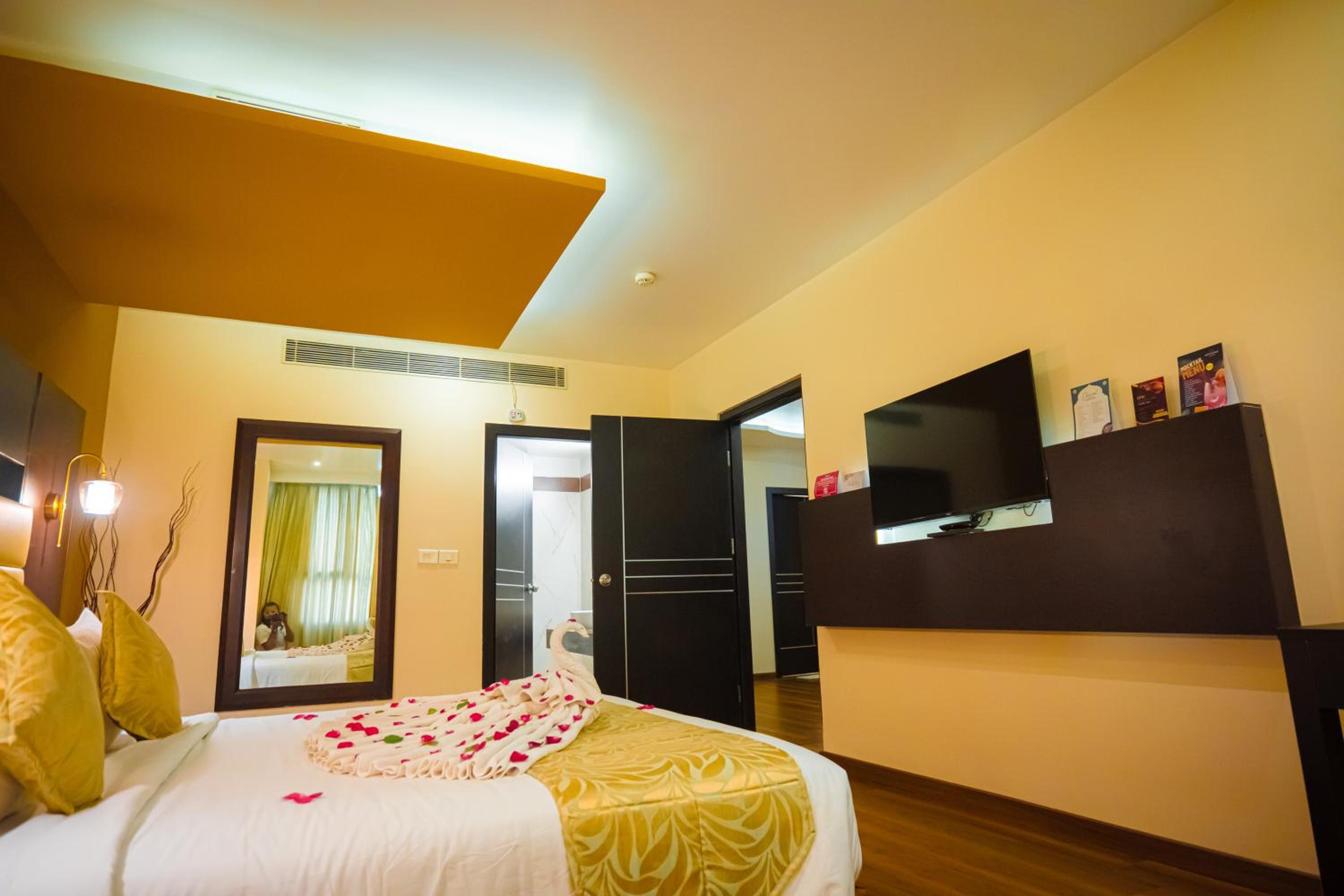 Deluxe Suite - Photo 1