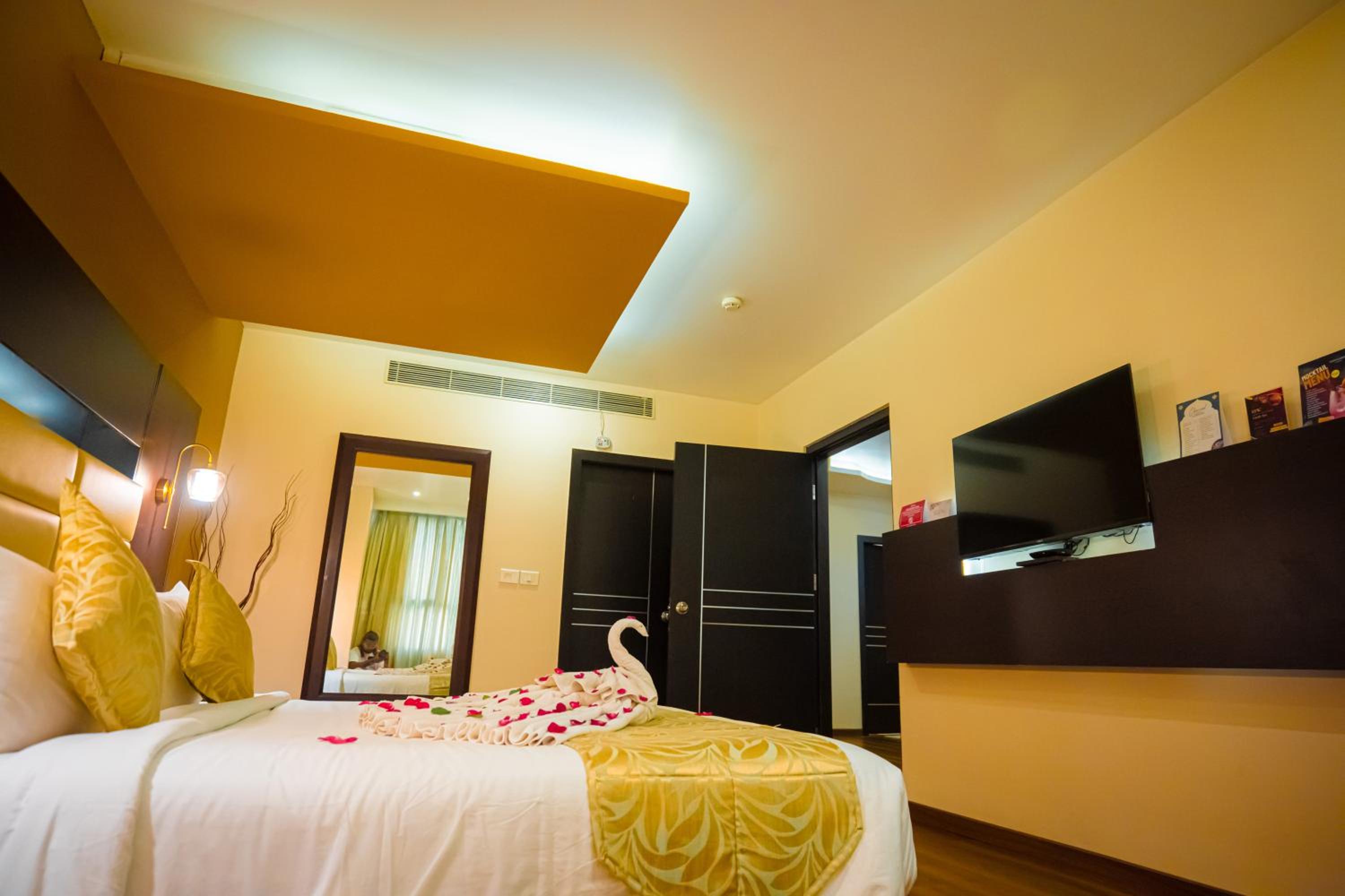 Deluxe Suite - Photo 2