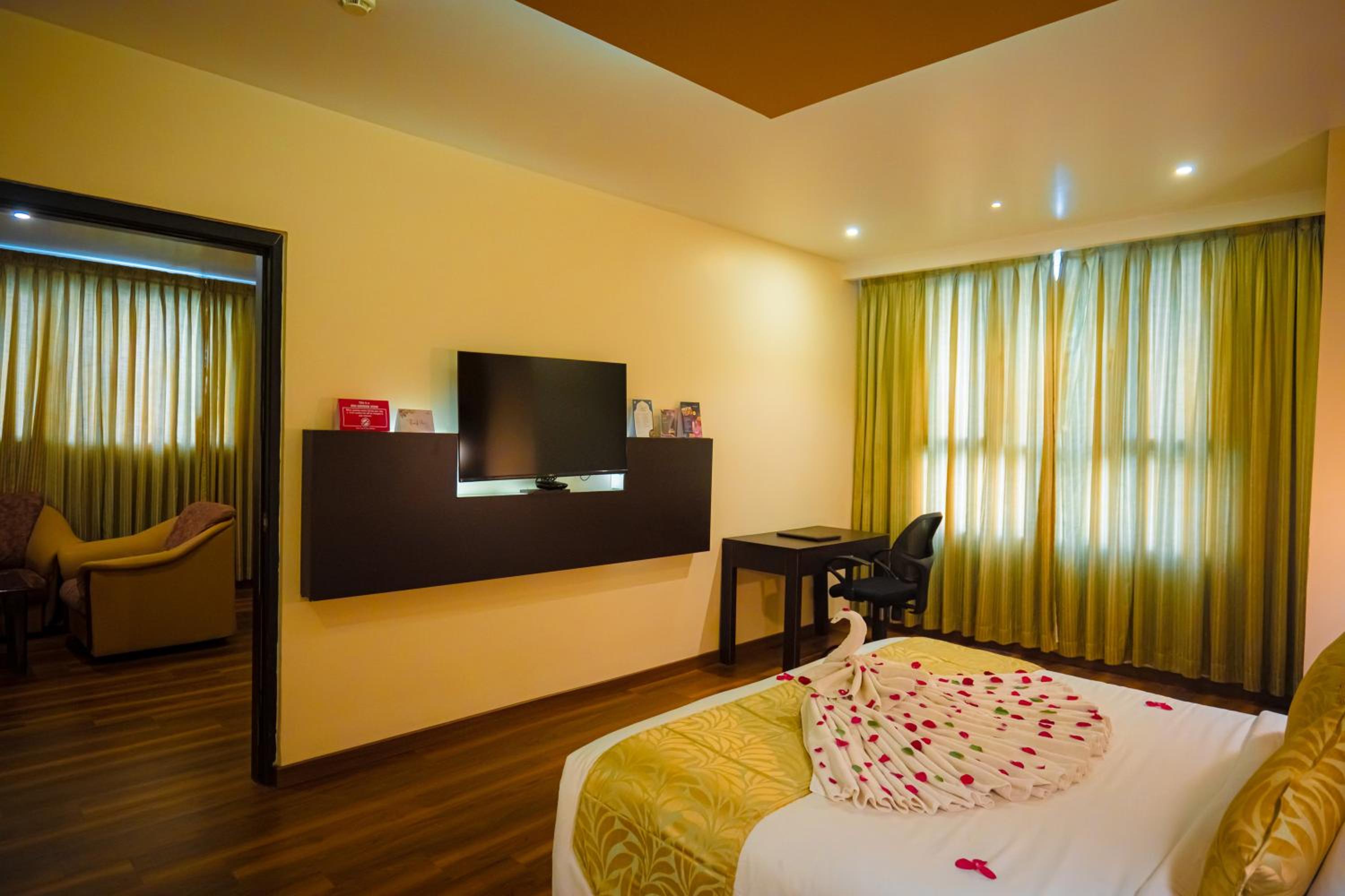 Deluxe Suite - Photo 9