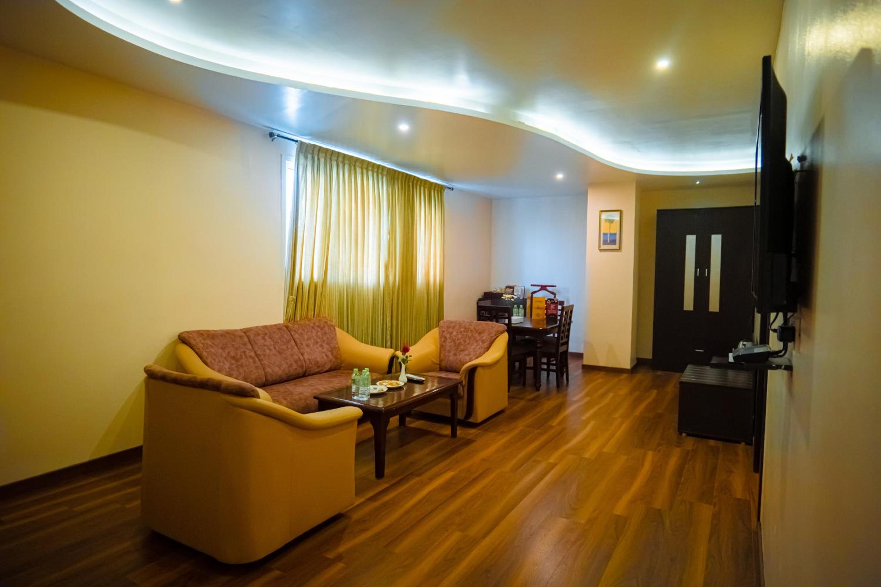 Deluxe Suite - Photo 12