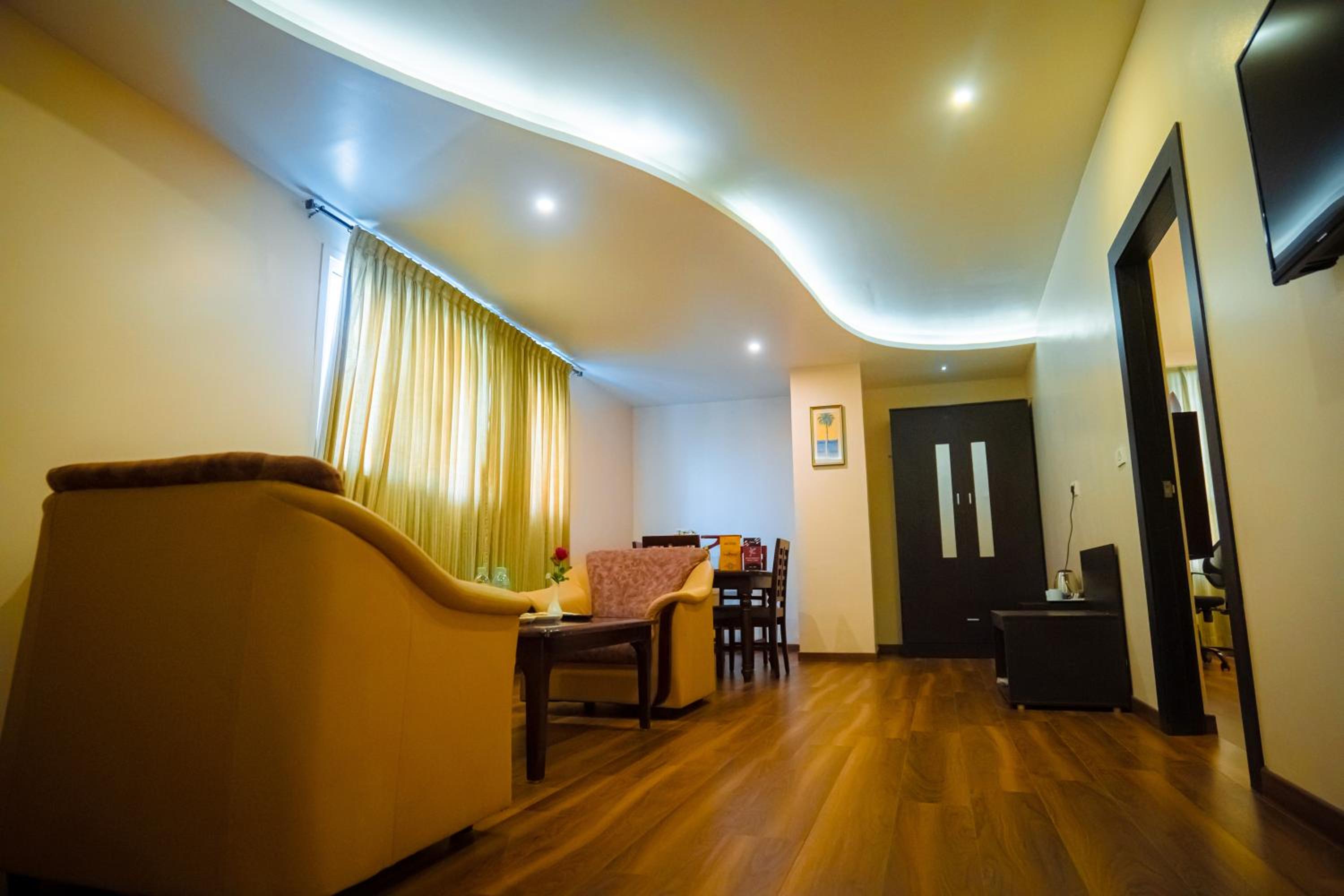 Deluxe Suite - Photo 10