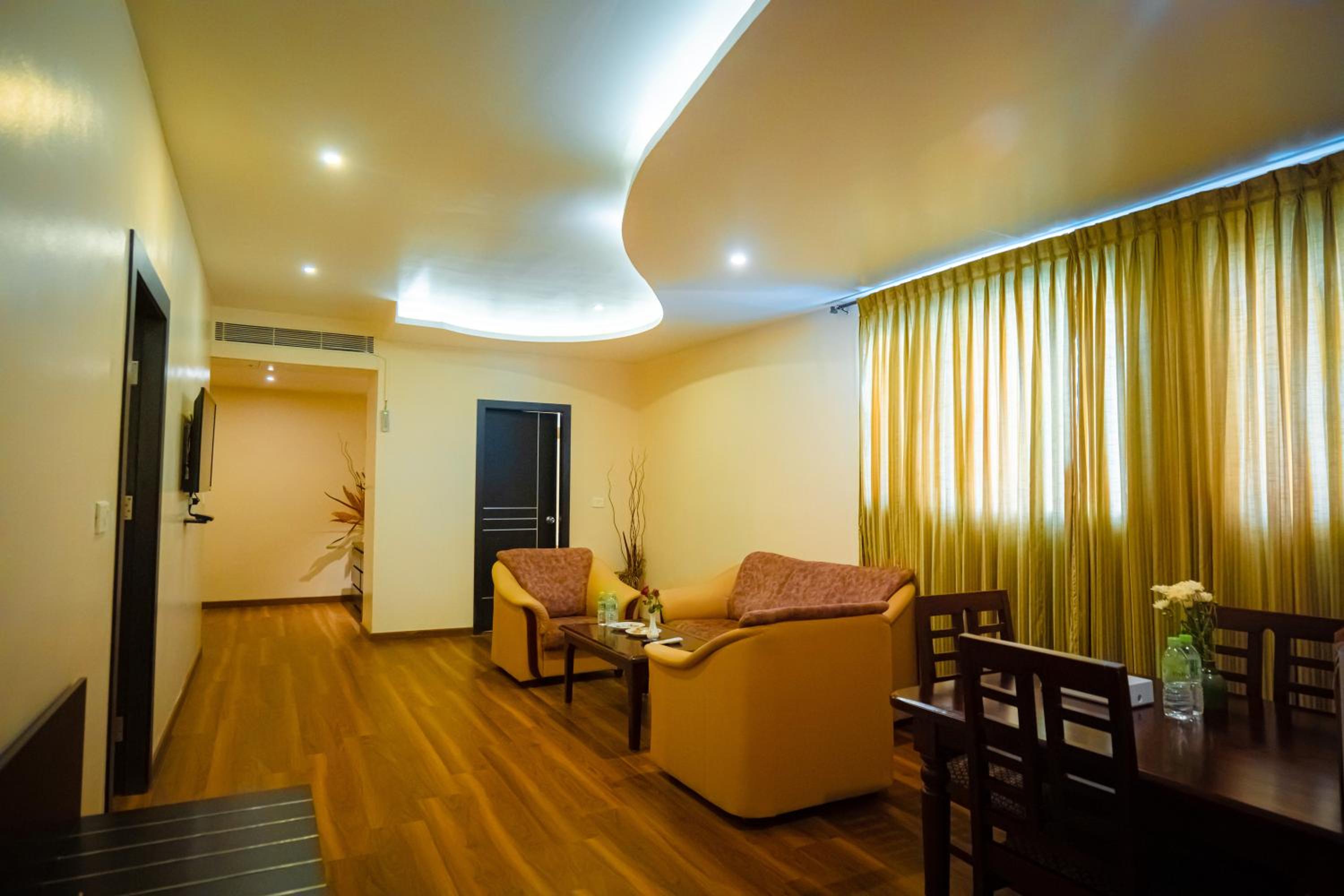 Deluxe Suite - Photo 11