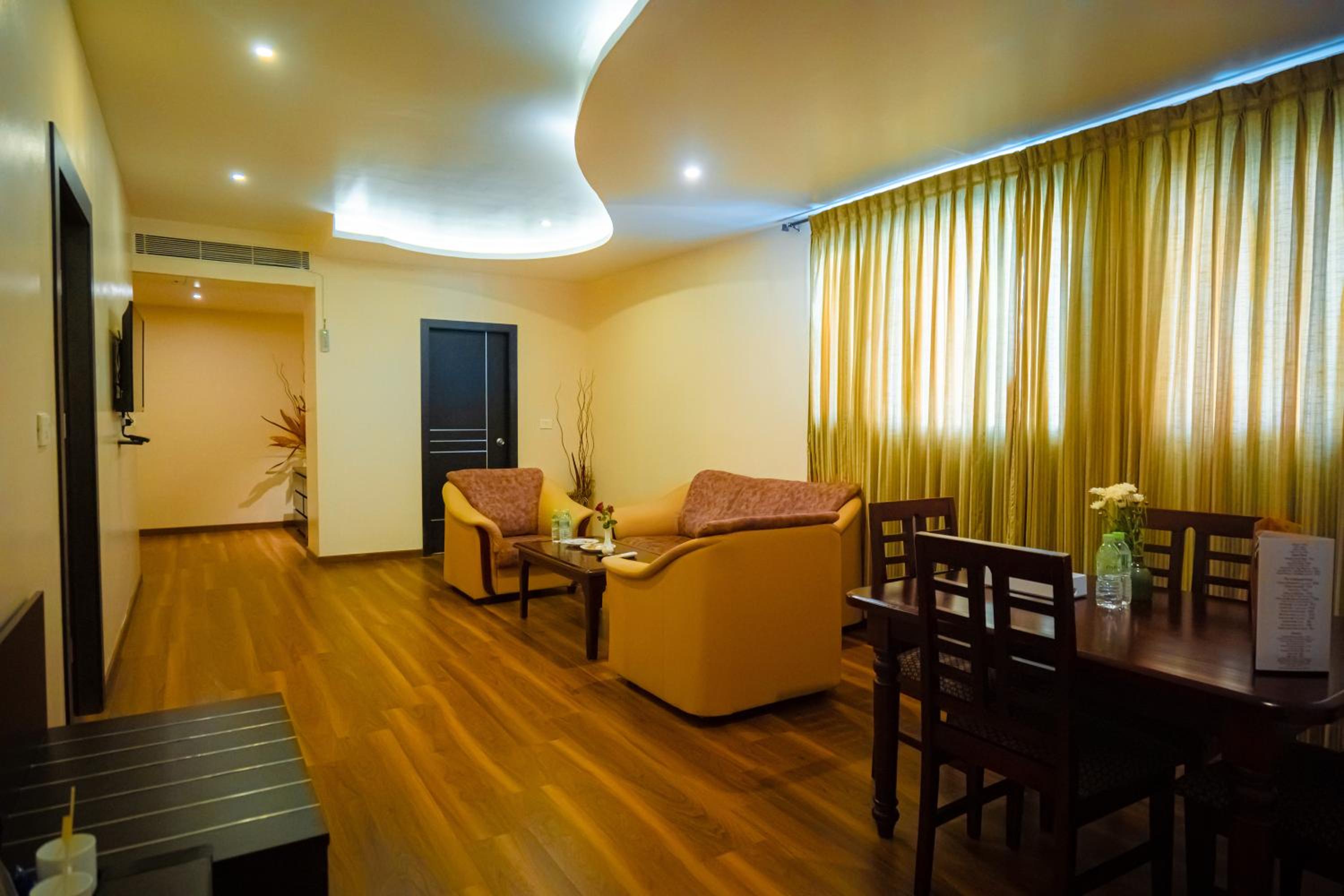 Deluxe Suite - Photo 16
