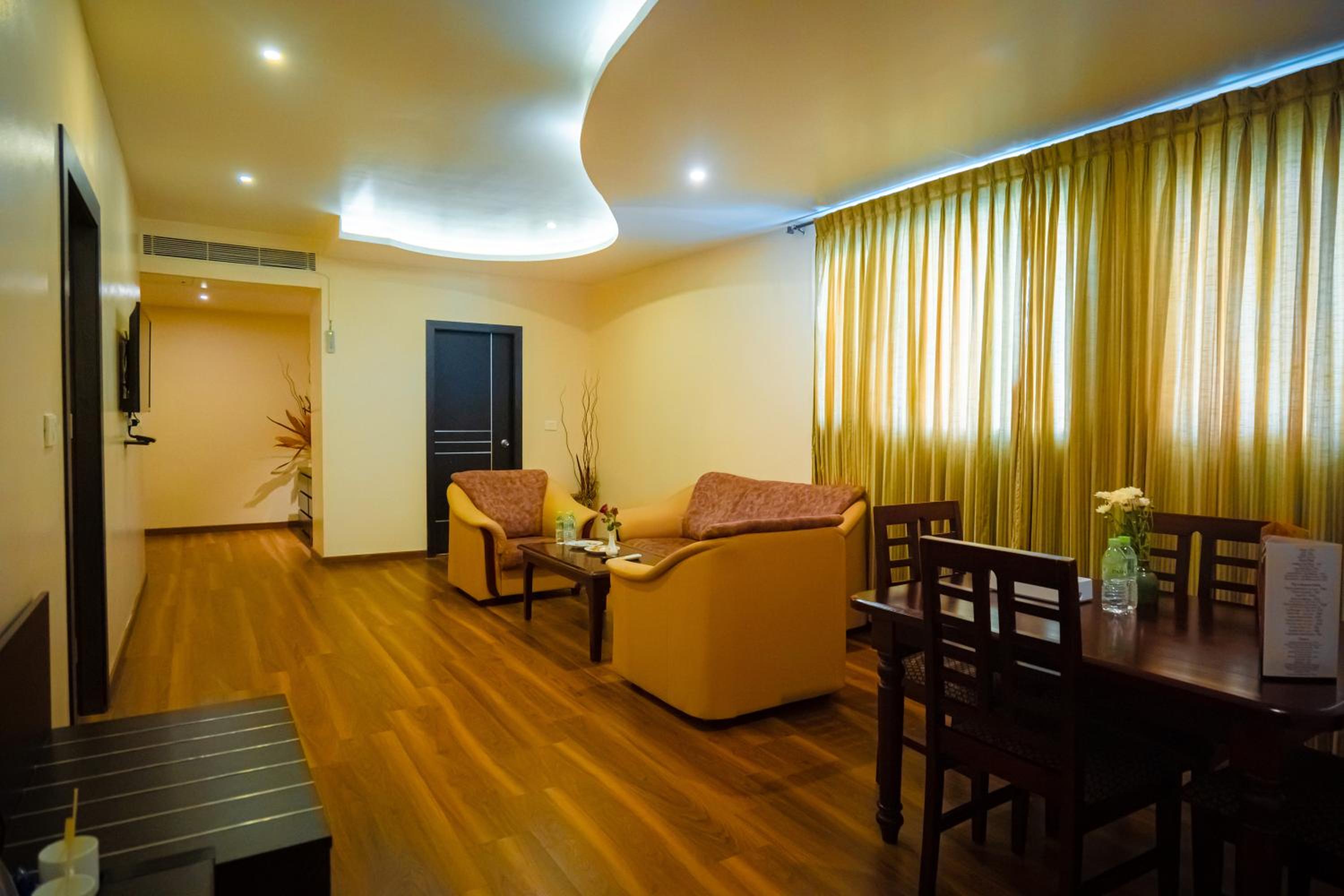 Deluxe Suite - Photo 17