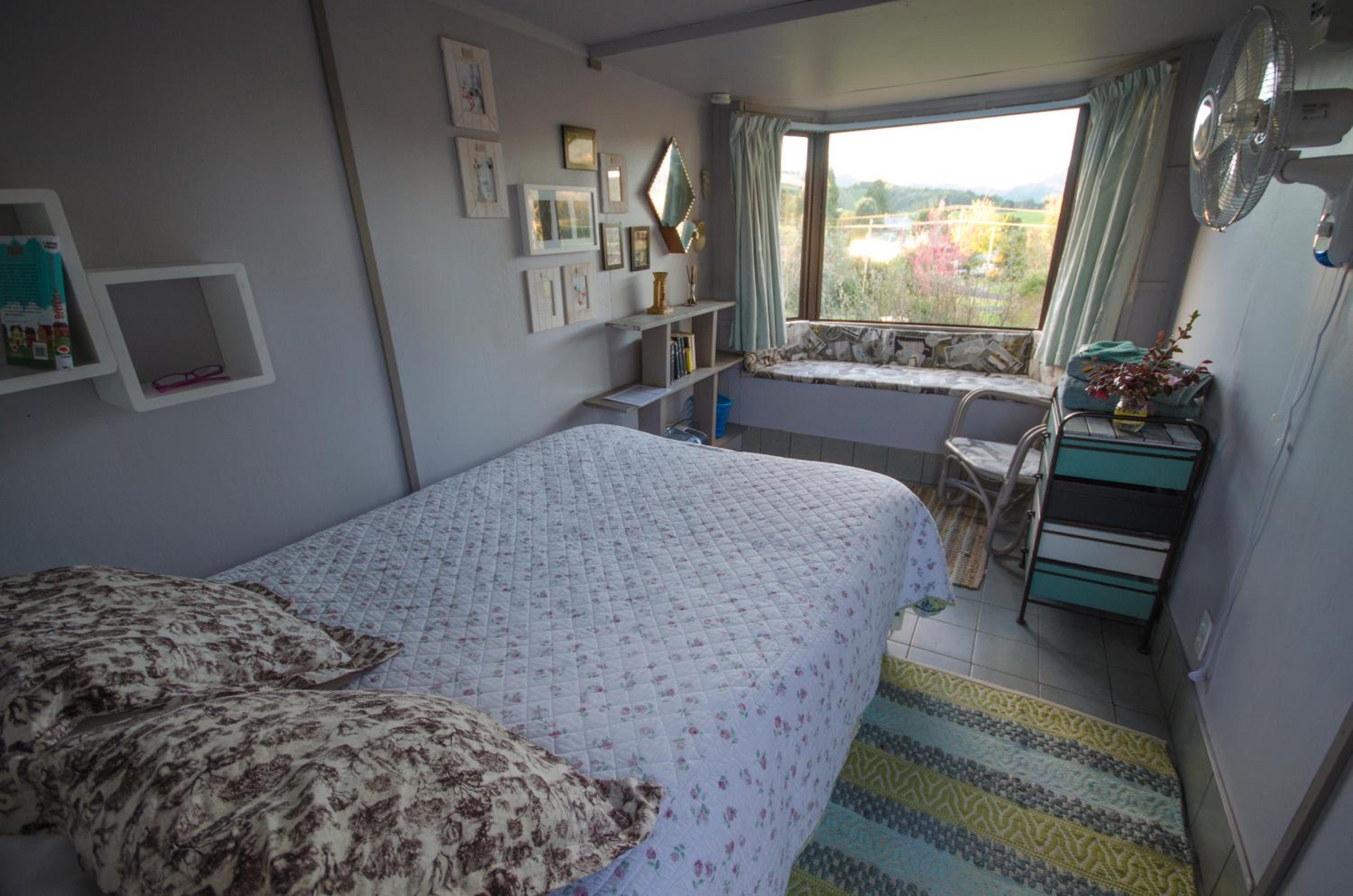Cozy Cabin with Double Bed photo 1