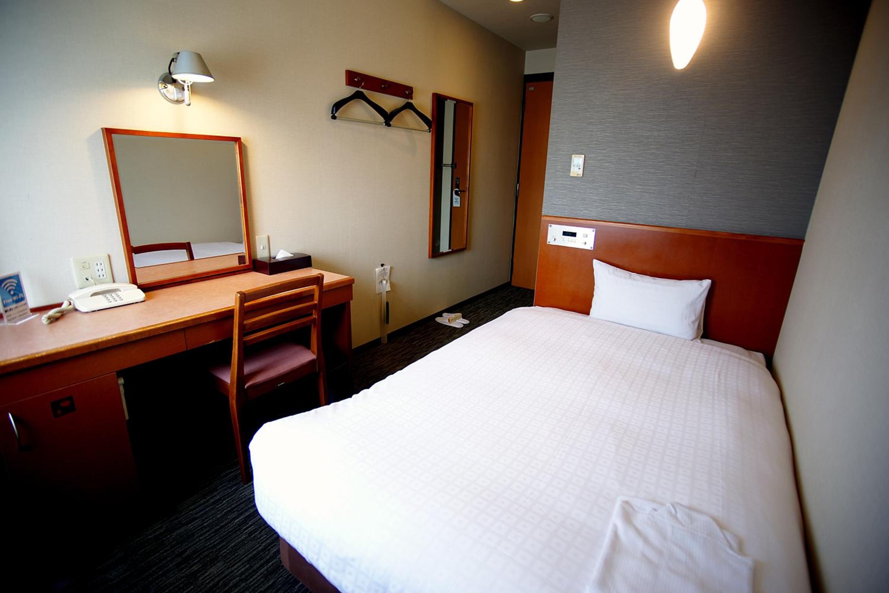 Single Room - Smoking photo 1