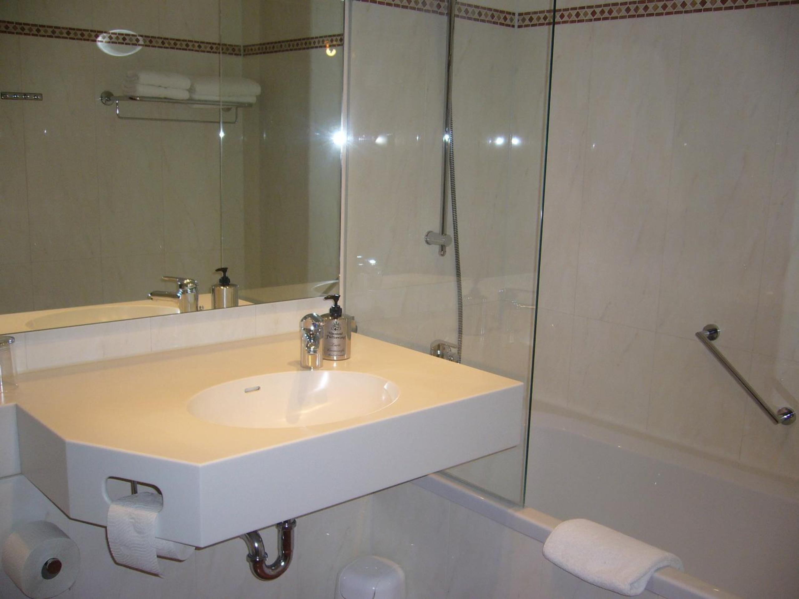 Double Room with Private Bathroom - Photo 12