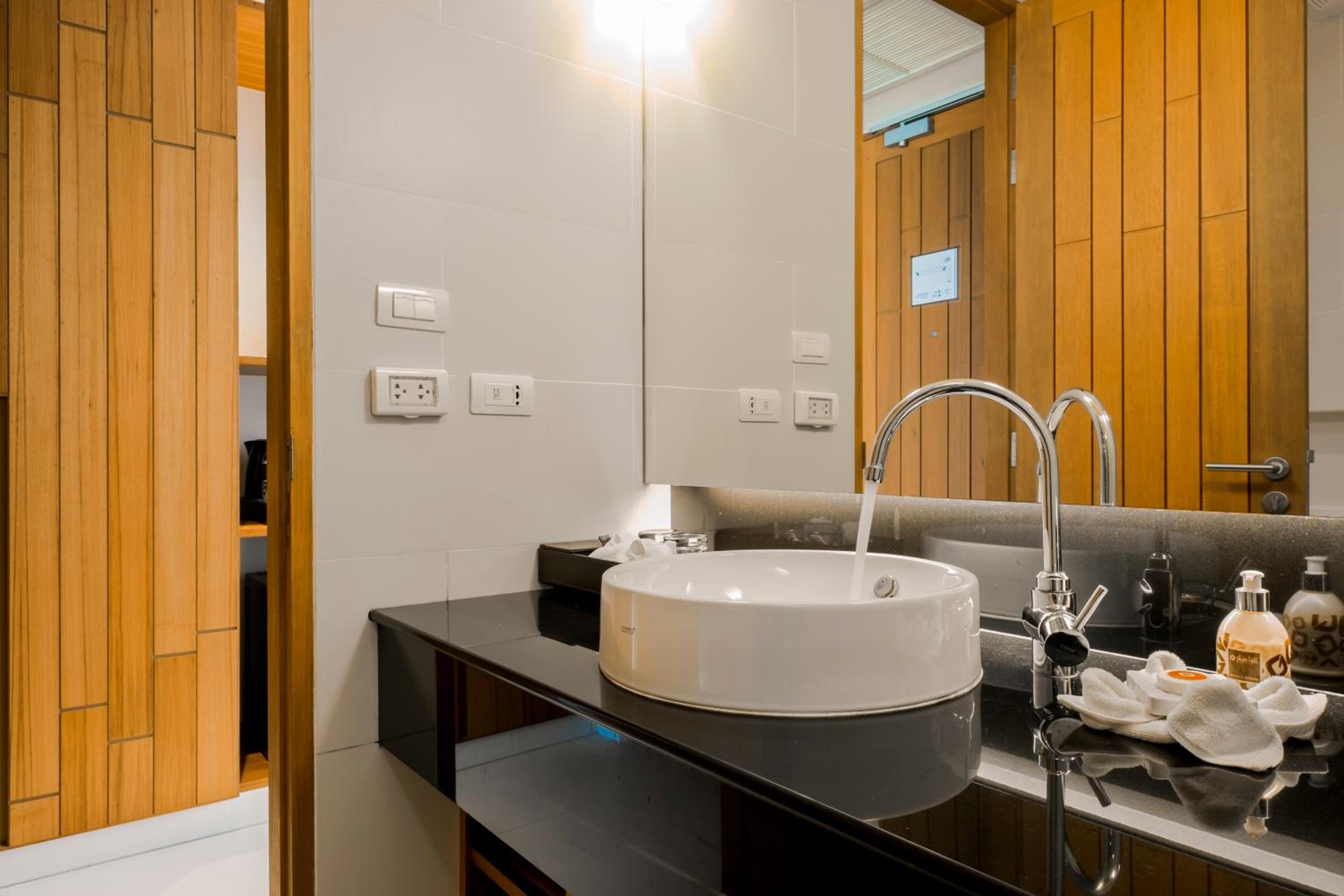 Deluxe Double or Twin Room - Photo 3