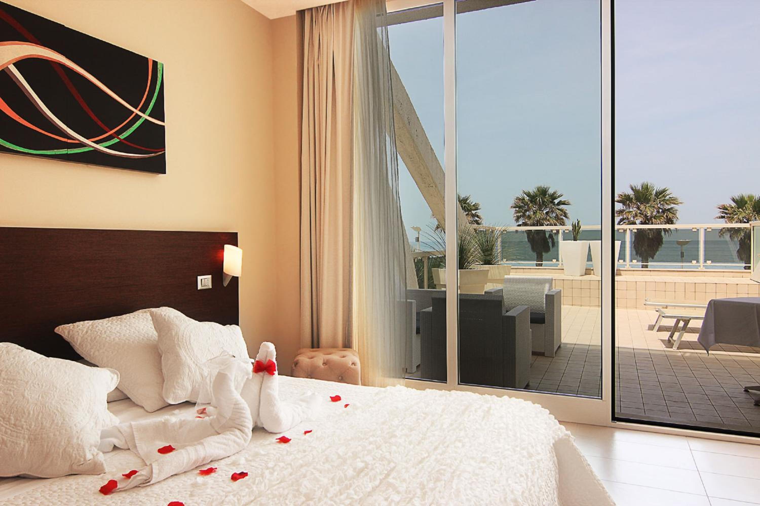Junior Suite with Terrace and Sea View - Photo 21