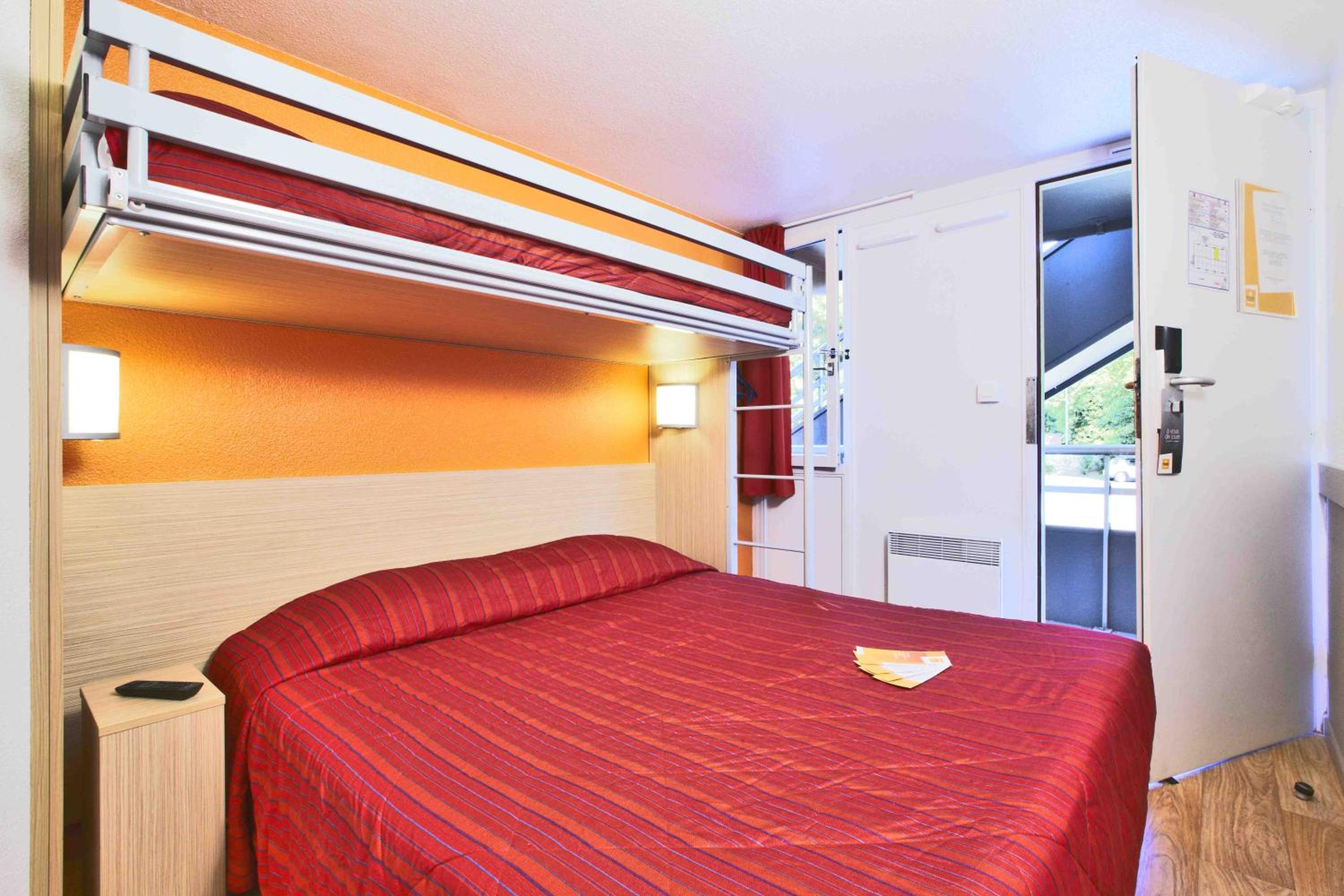 Triple Room (1 Double Bed + 1 Bunk Bed) - Photo 1