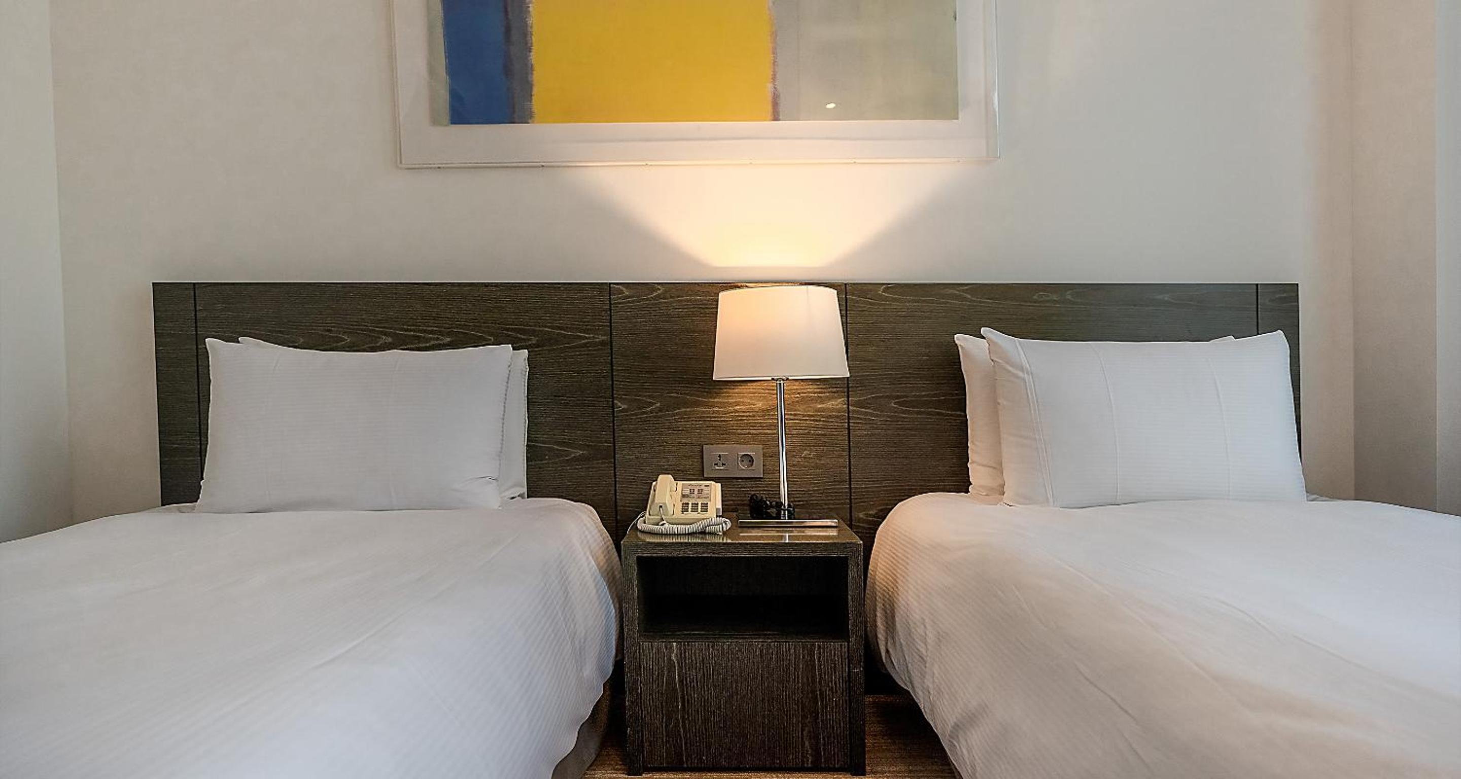 Room Assigned at Checkin (Double or Twin) - 18:00 Check In / 1 Night Stay Only - Photo 1