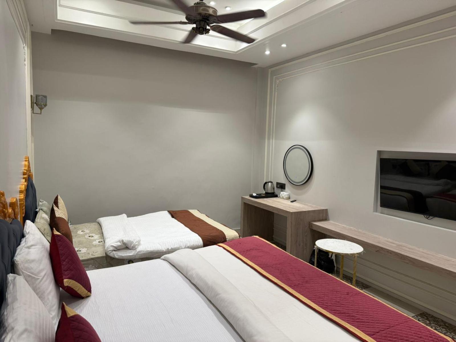 Deluxe Double Room (2 Adults + 1 Child) photo 2