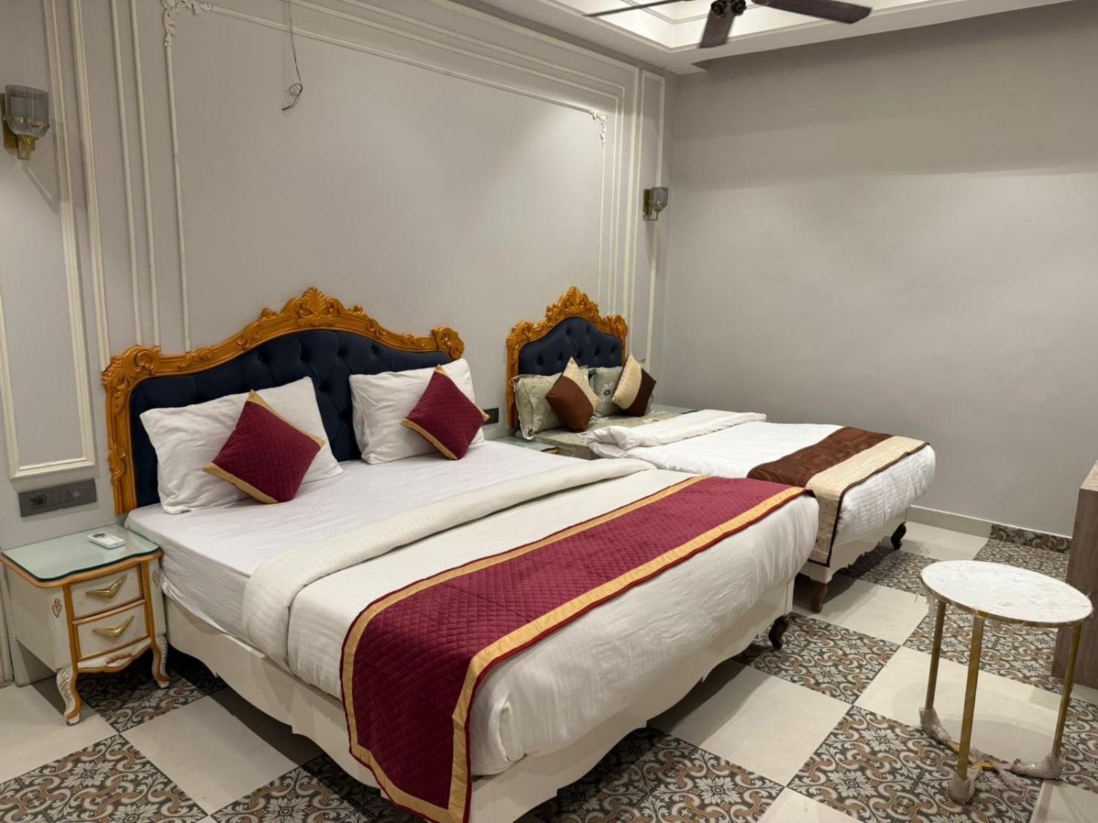Deluxe Double Room (2 Adults + 1 Child) photo 3