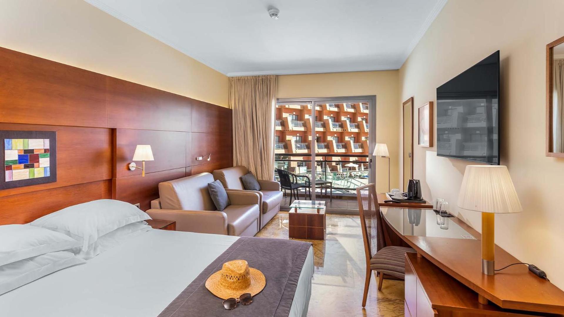 Quarto Familiar Superior (2 adultos + 2 crianças)