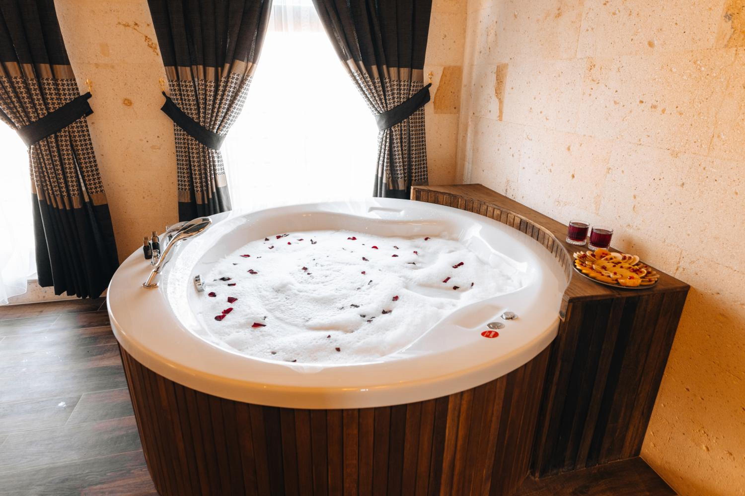 Queen Room with Spa Bath