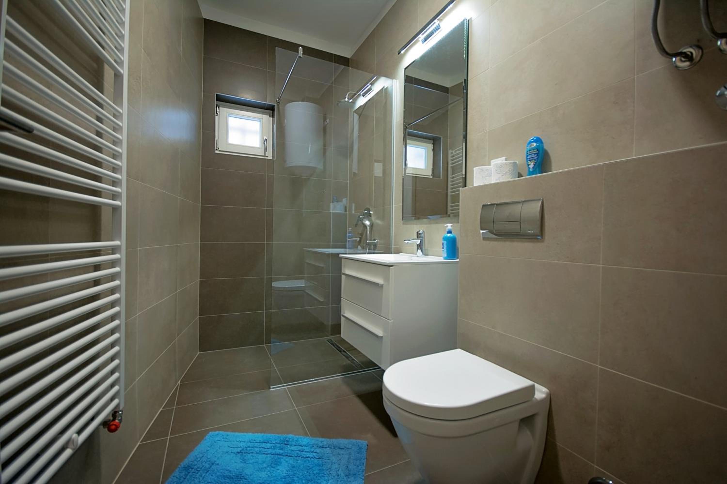 Double or Twin Room - Photo 6