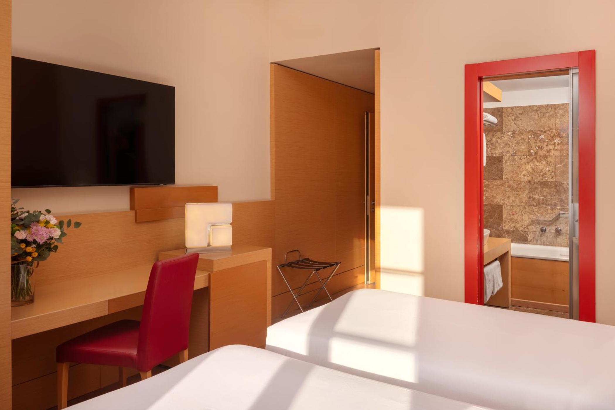 Classic Twin Room - Photo 4