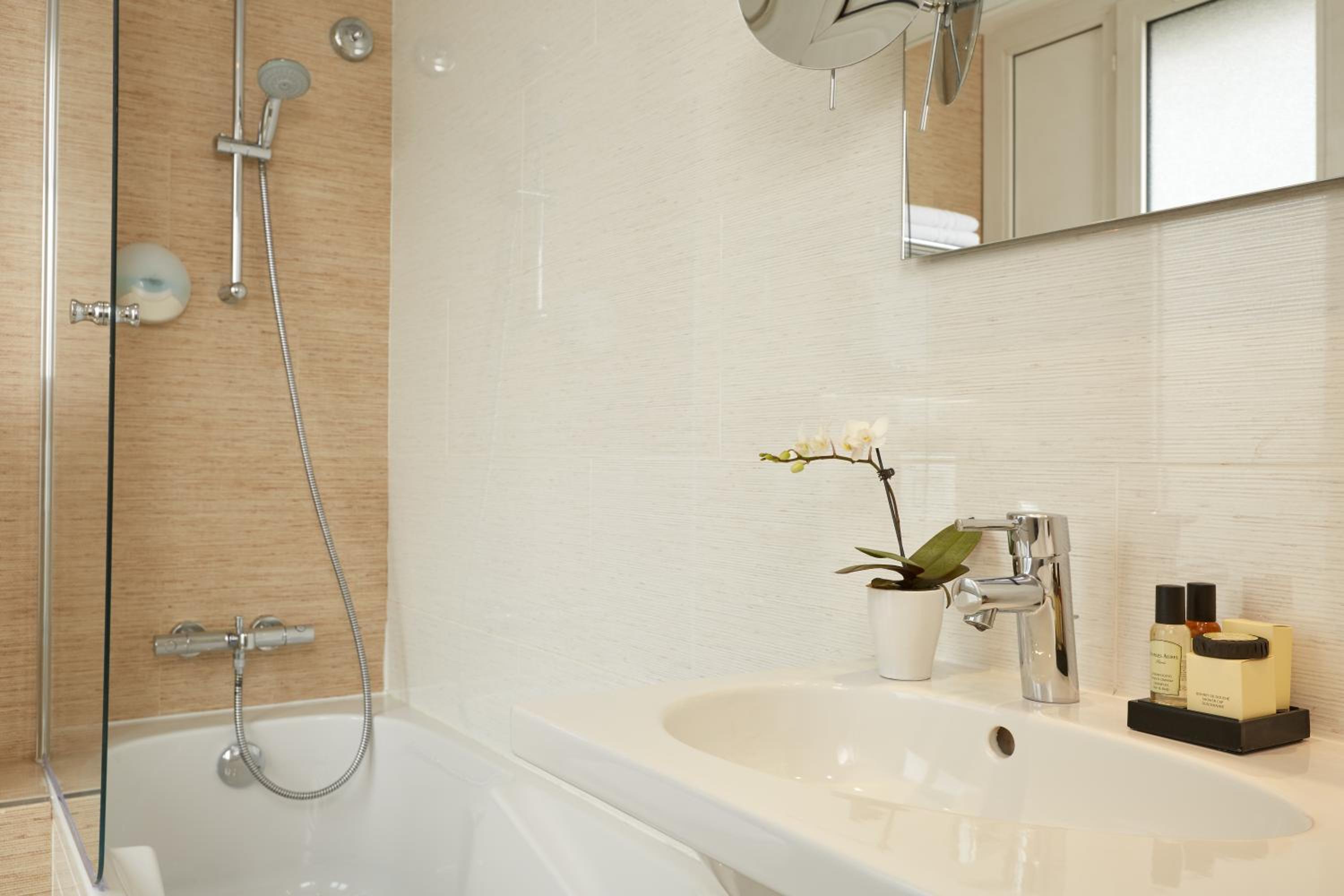 Double Room with Bath photo 3